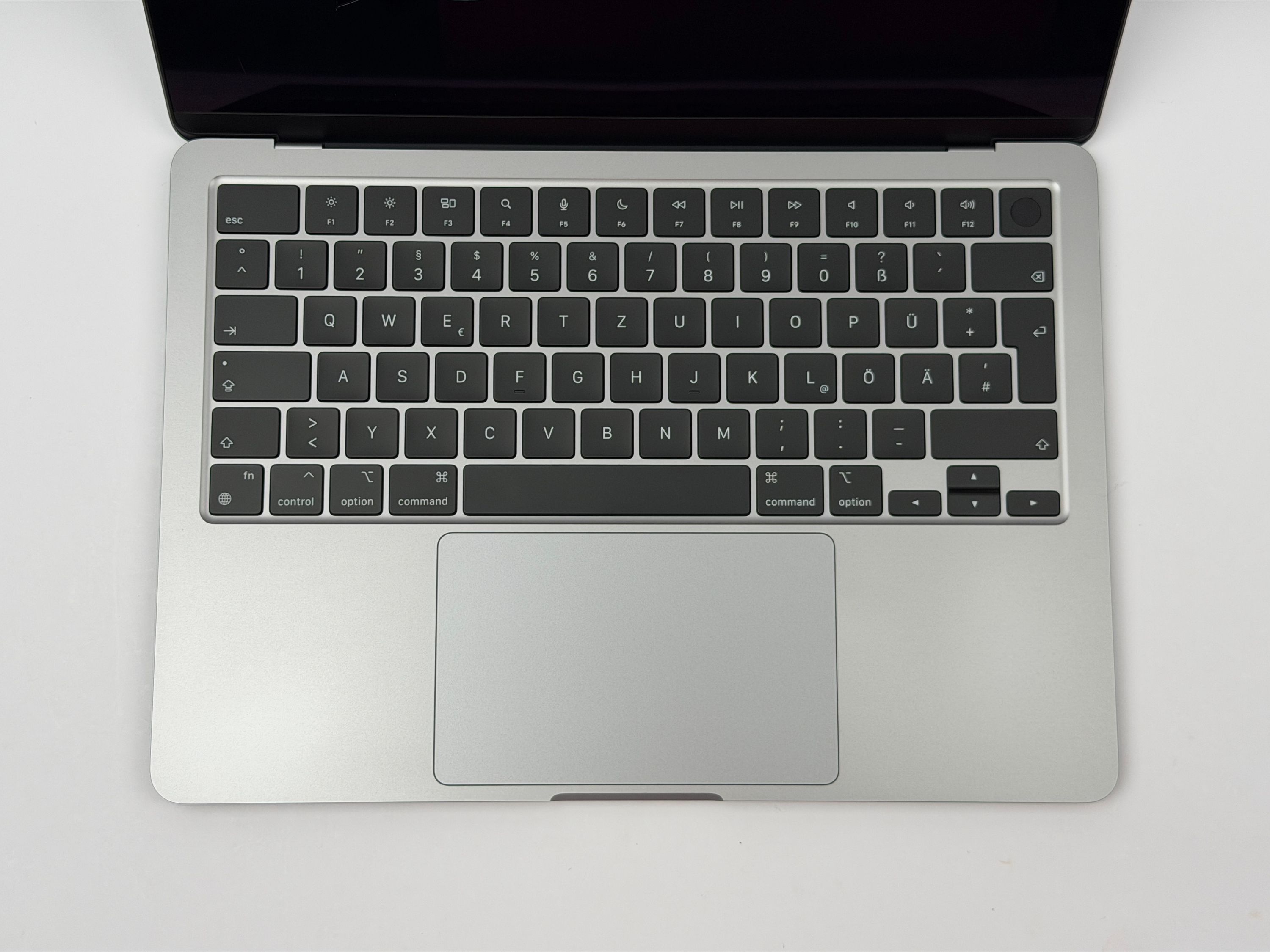 Apple MacBook Air 13,3“ M2 8C CPU 8C GPU 512 GB SSD 16 GB 2022 SPACE GREY DISPLAYBRUCH
