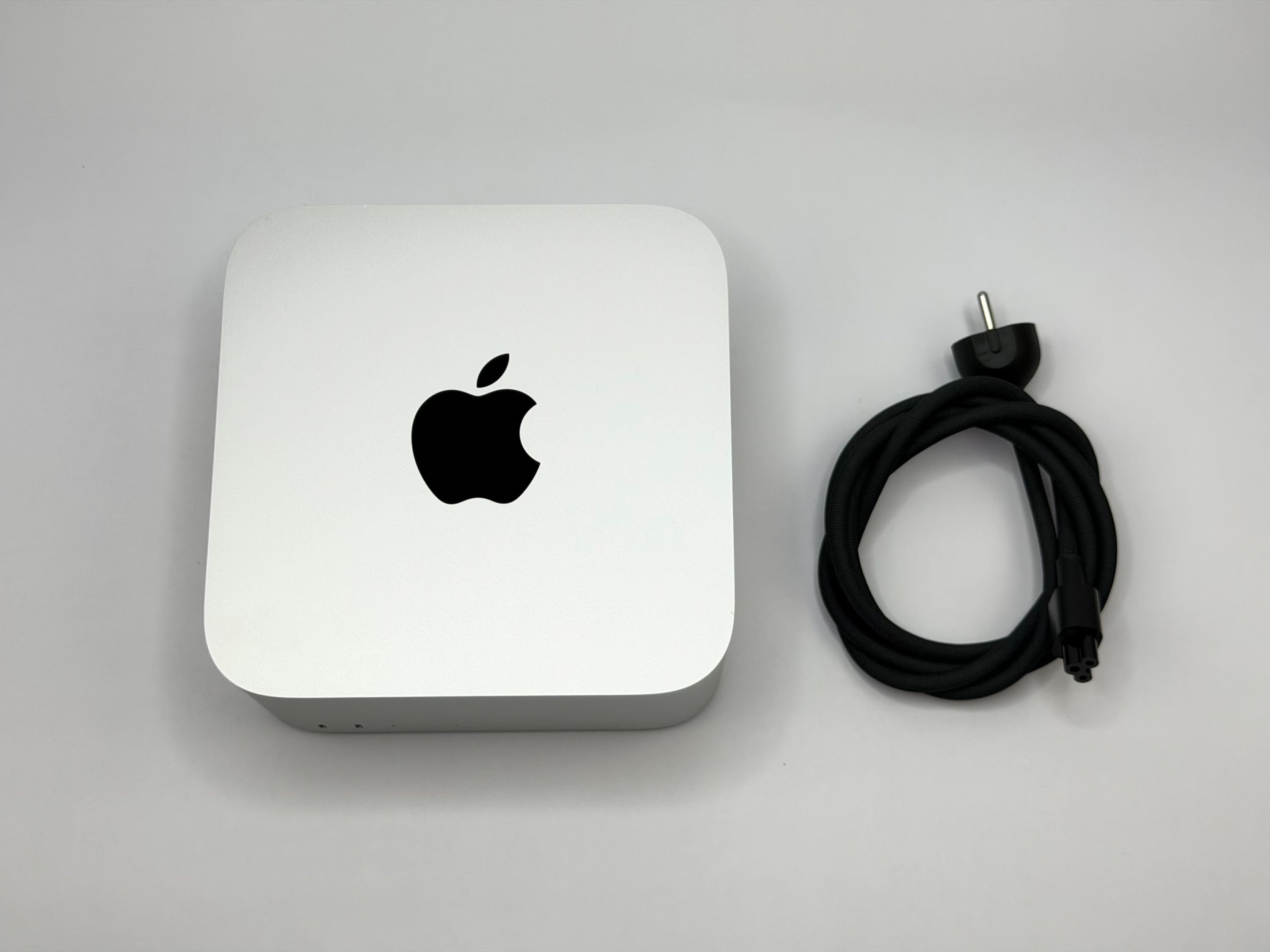 Apple Mac Studio M2 Max 12-Core CPU 30-Core GPU 64 GB RAM 2 TB SSD SILBER 