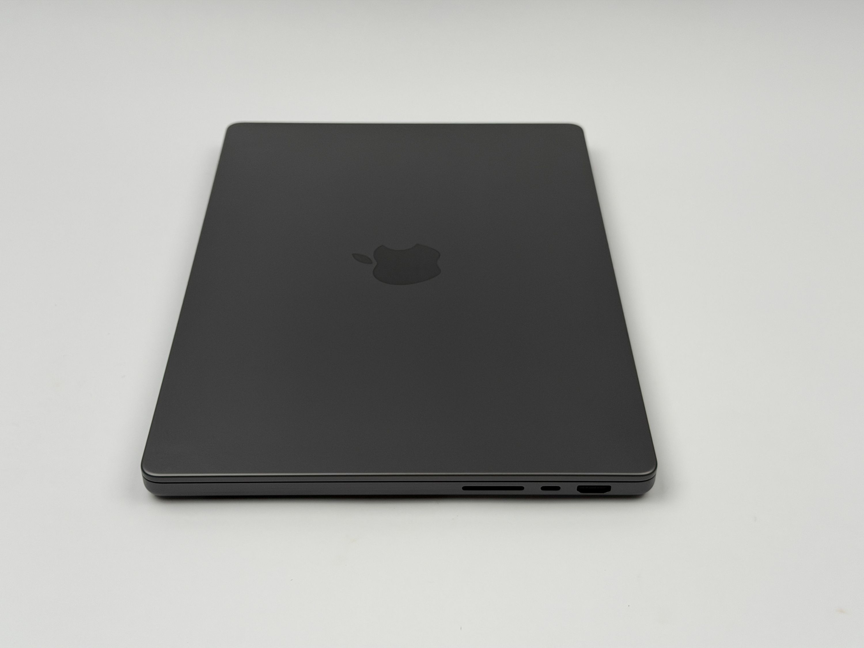 Apple MacBook Pro 14“ M4 10C CPU 10C GPU 512 GB SSD 16 GB Ram 2024 SPACE BLACK