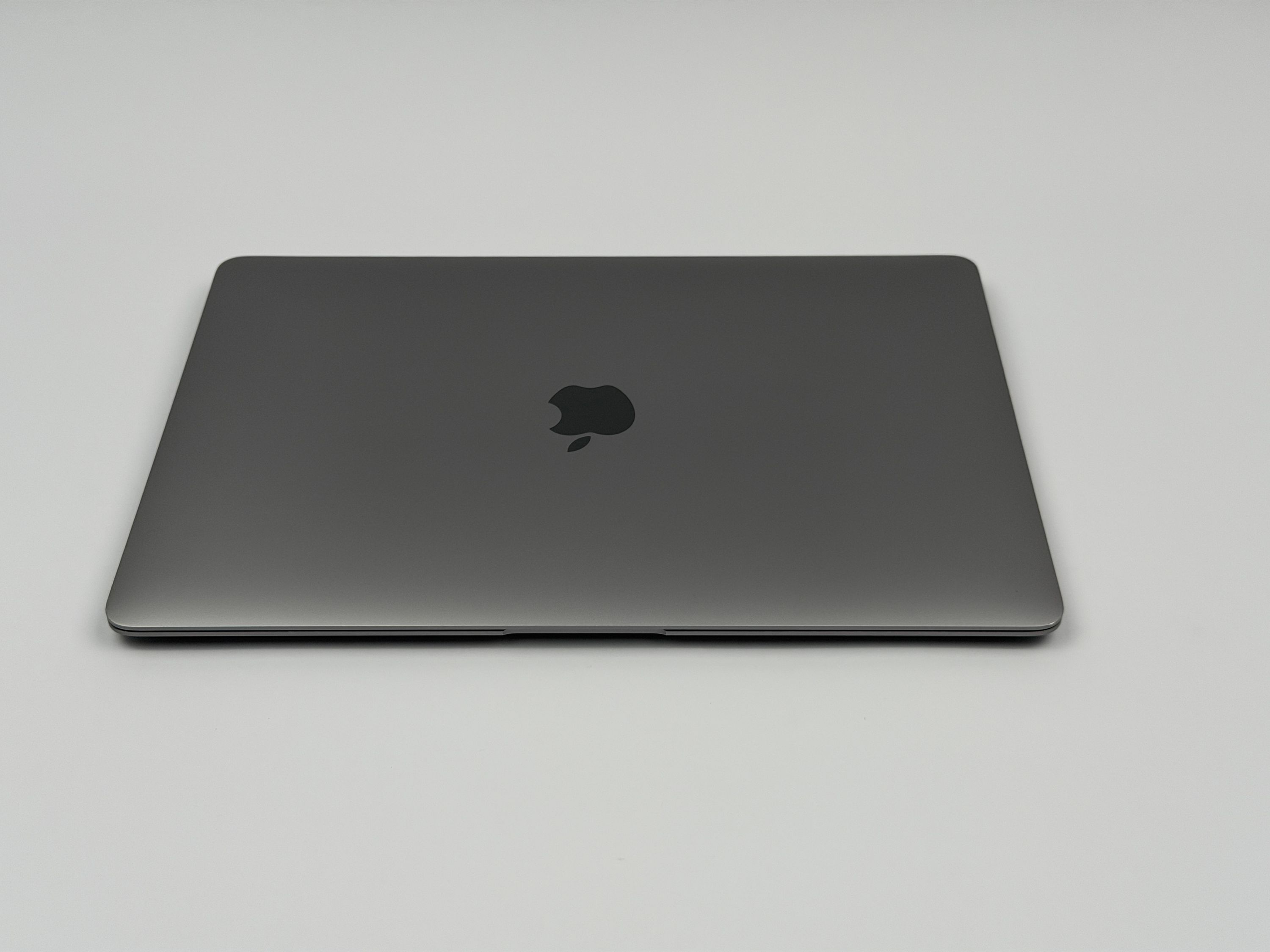 Apple MacBook Air 13,3“ M1 8C CPU 7C GPU 256 GB SSD 8 GB Ram 2020 space grey