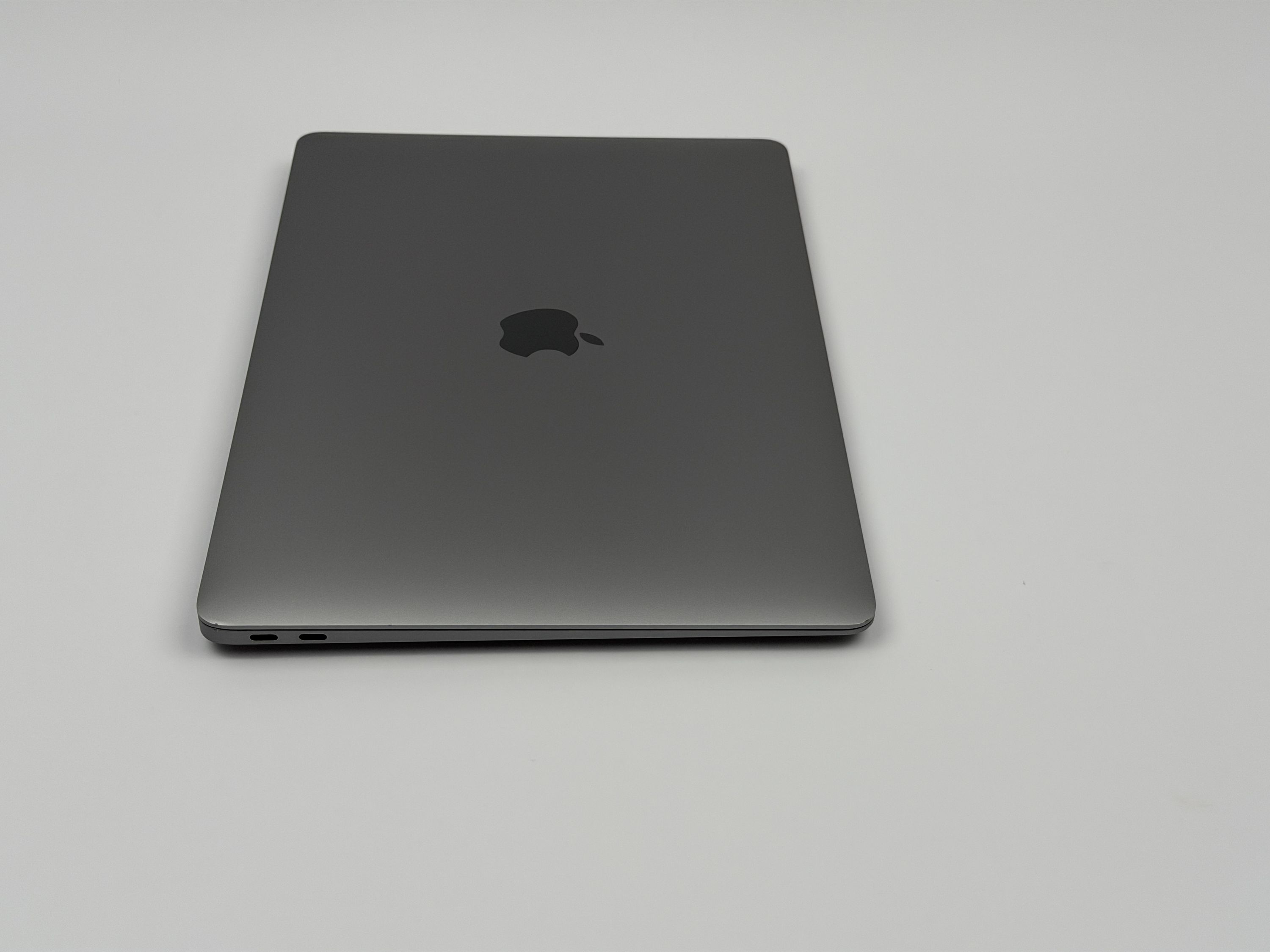 Apple MacBook Air 13,3“ M1 8C CPU 7C GPU 256 GB SSD 8 GB Ram 2020 space grey