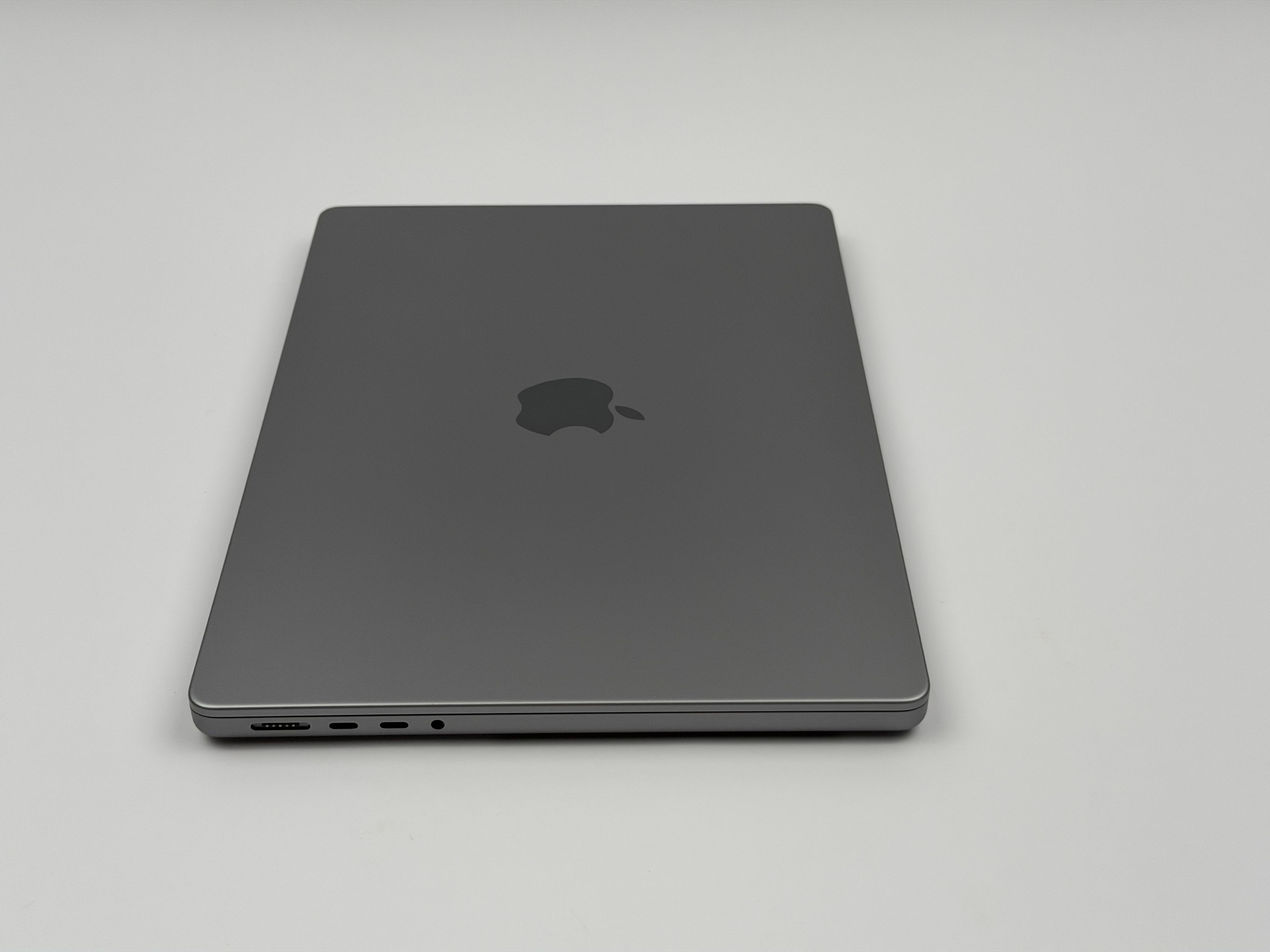 Apple MacBook Pro 14“ M2 MAX 12C CPU 30C GPU 512 GB SSD 32 GB Ram 2023 SPACE GREY