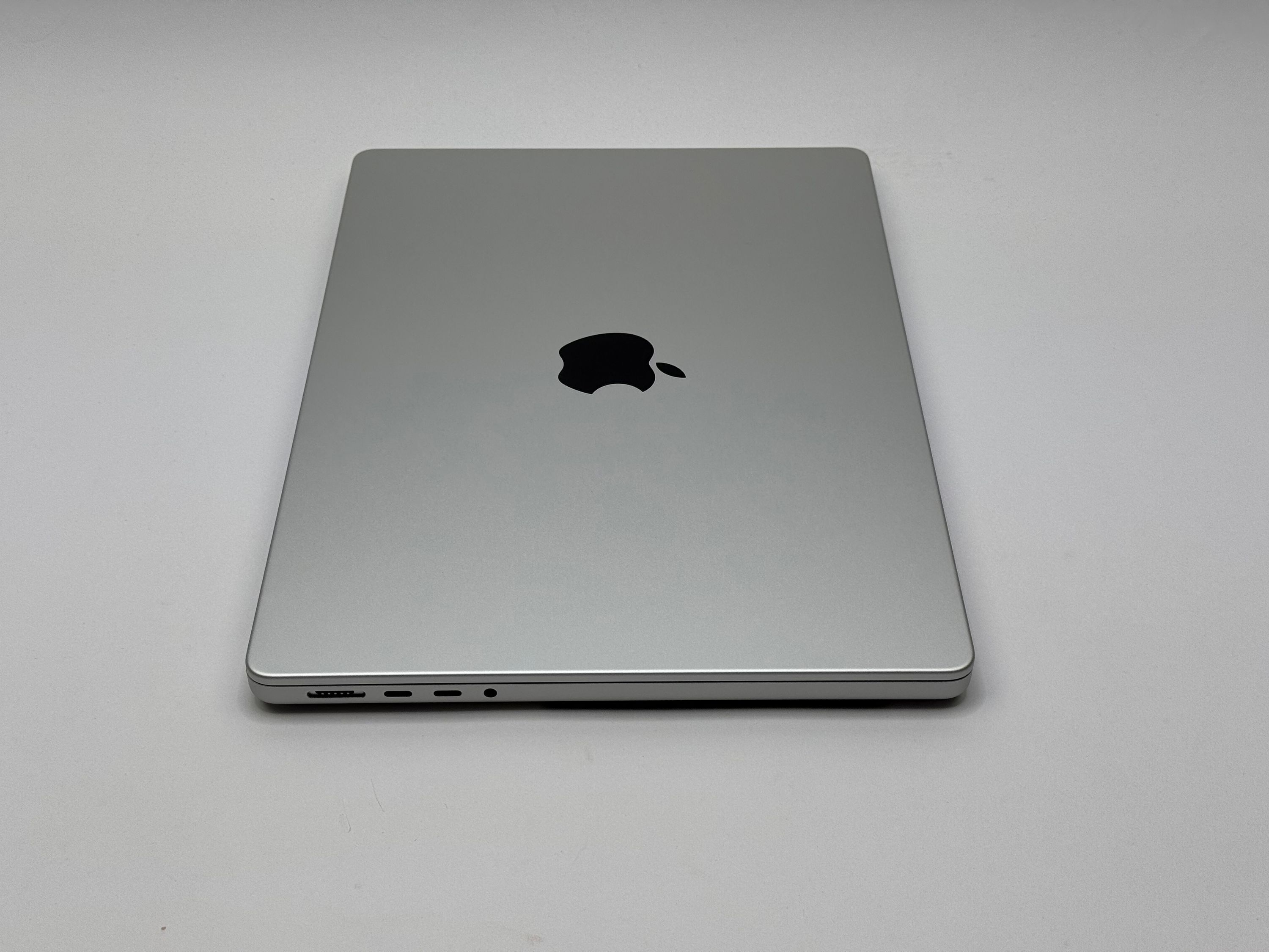 Apple MacBook Pro 14“ M2 PRO 10C CPU 16C GPU 512 GB SSD 16 GB Ram 2023 SILBER