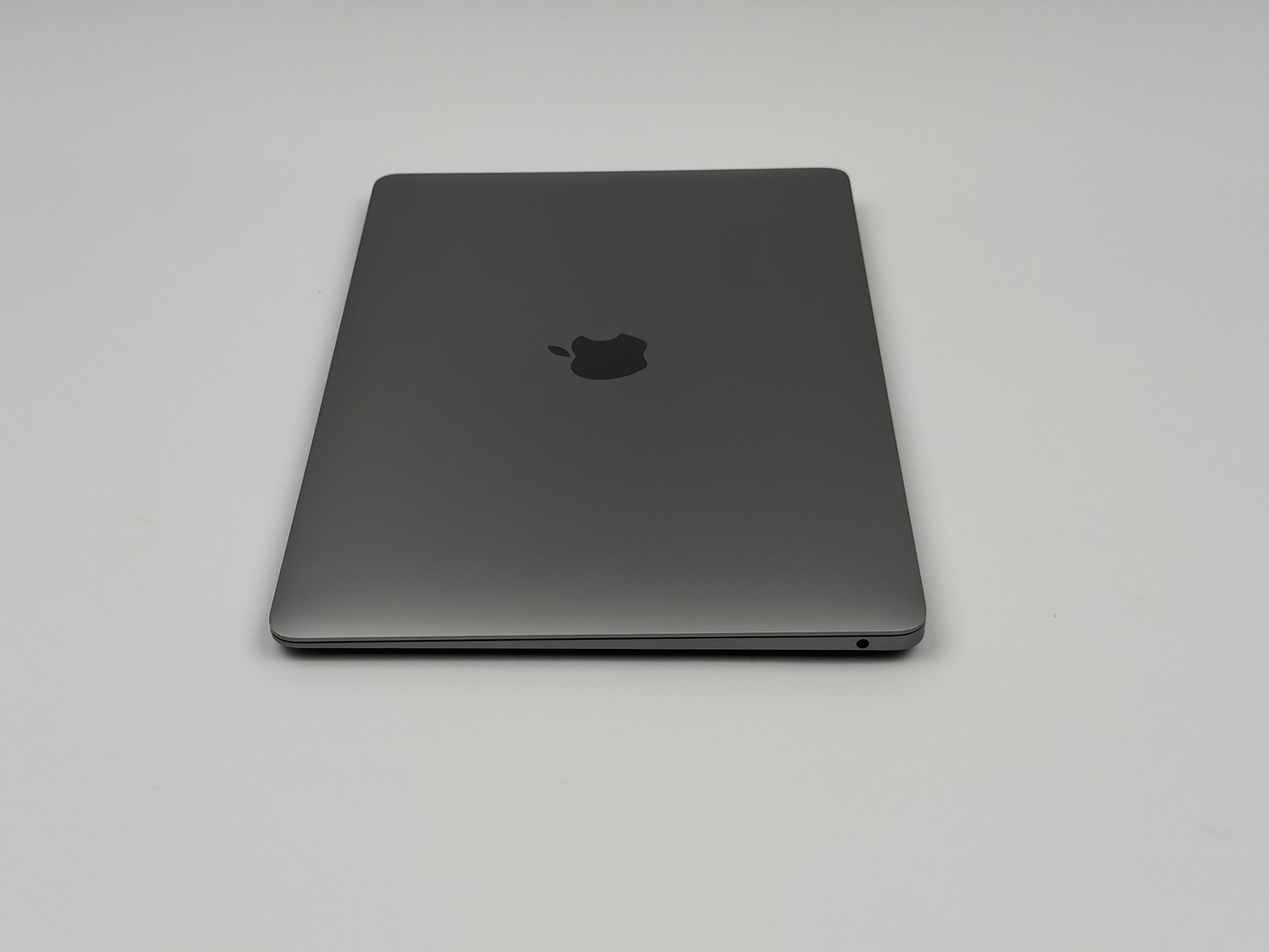 Apple MacBook Air 13,3“ M1 8C CPU 7C GPU 256 GB SSD 8 GB Ram 2020 space grey