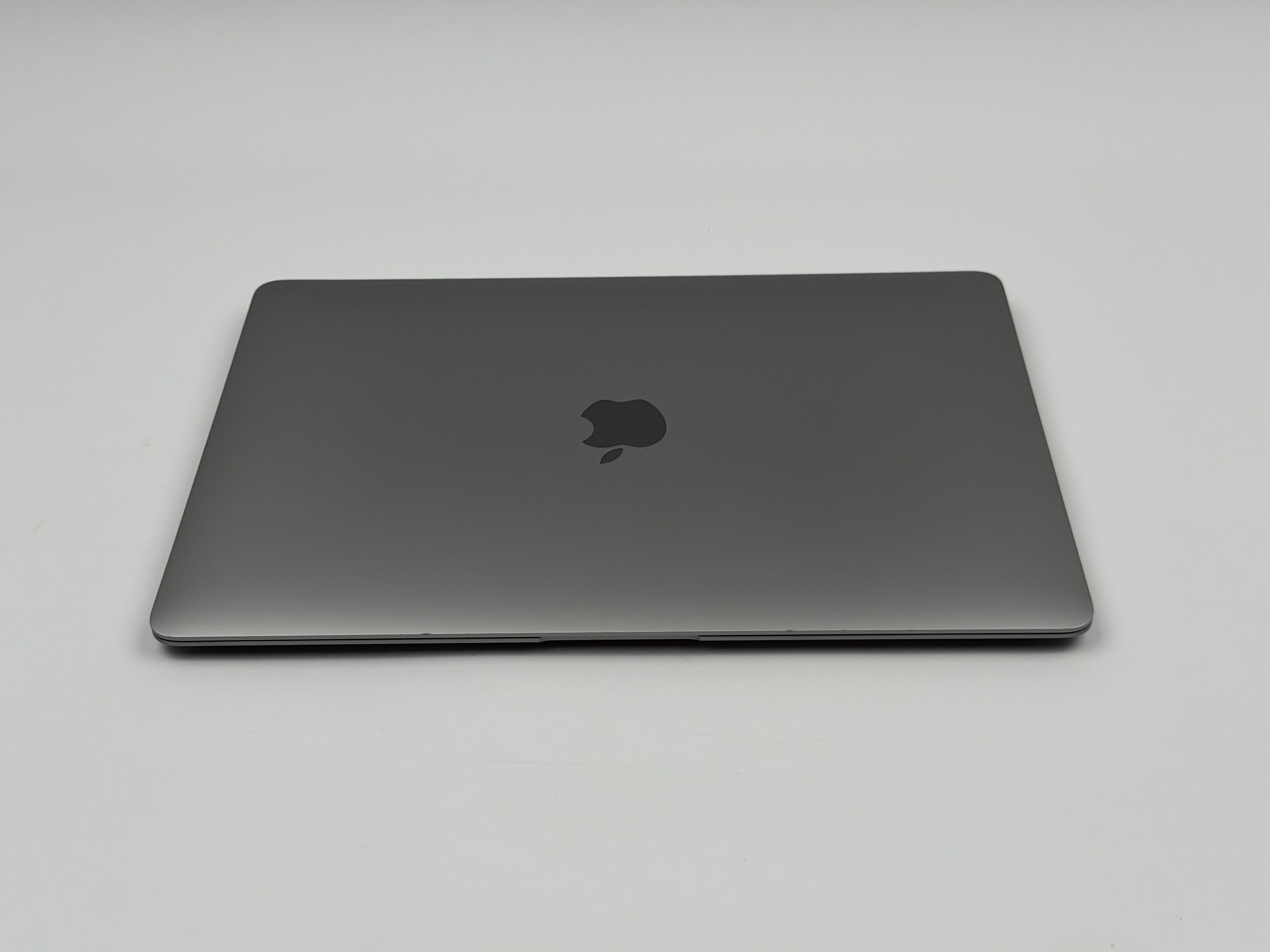 Apple MacBook Air 13,3“ M1 8C CPU 7C GPU 256 GB SSD 16 GB Ram 2020 Space Grey DEFEKT