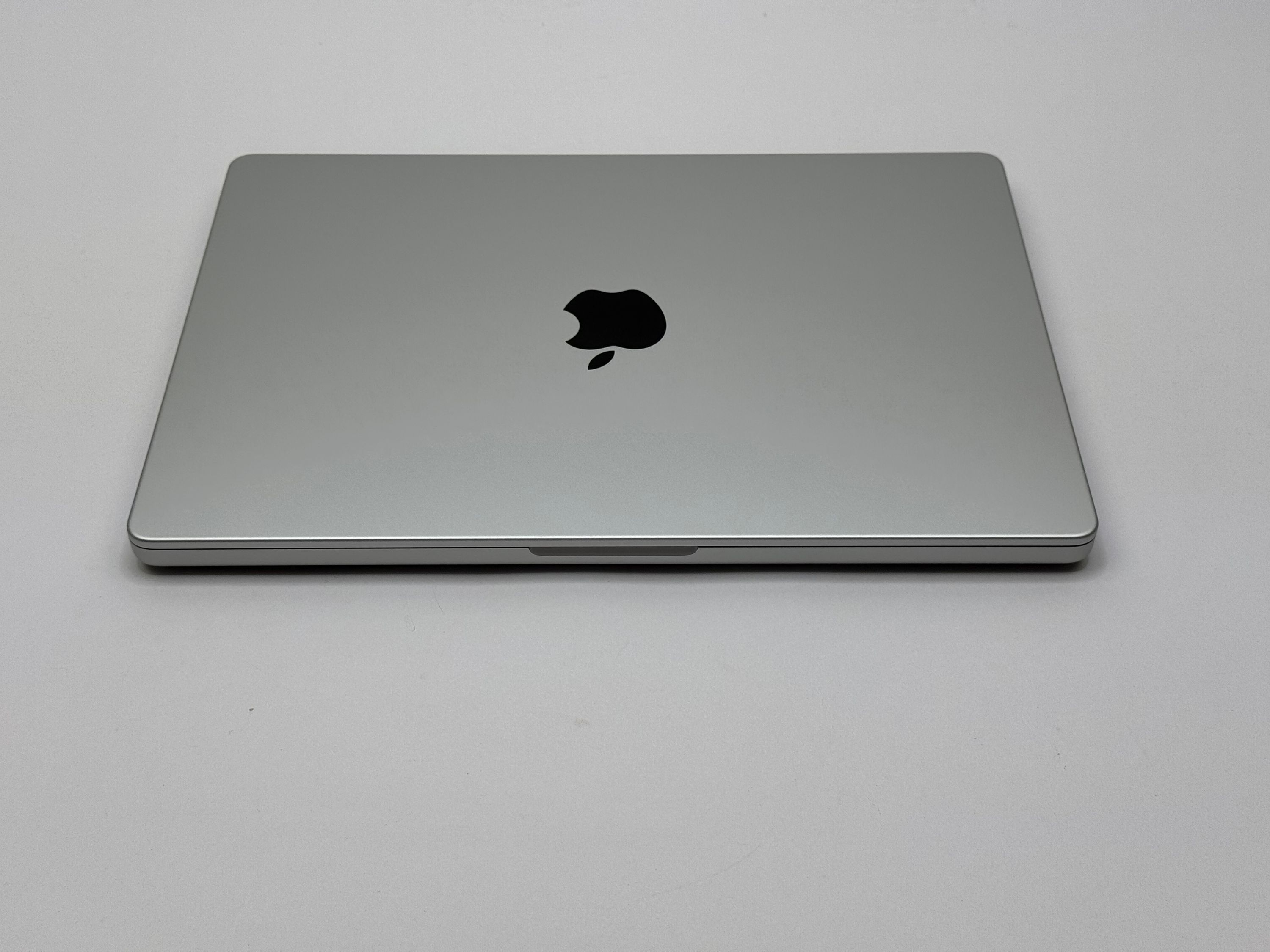 Apple MacBook Pro 14“ M2 PRO 10C CPU 16C GPU 512 GB SSD 16 GB Ram 2023 SILBER
