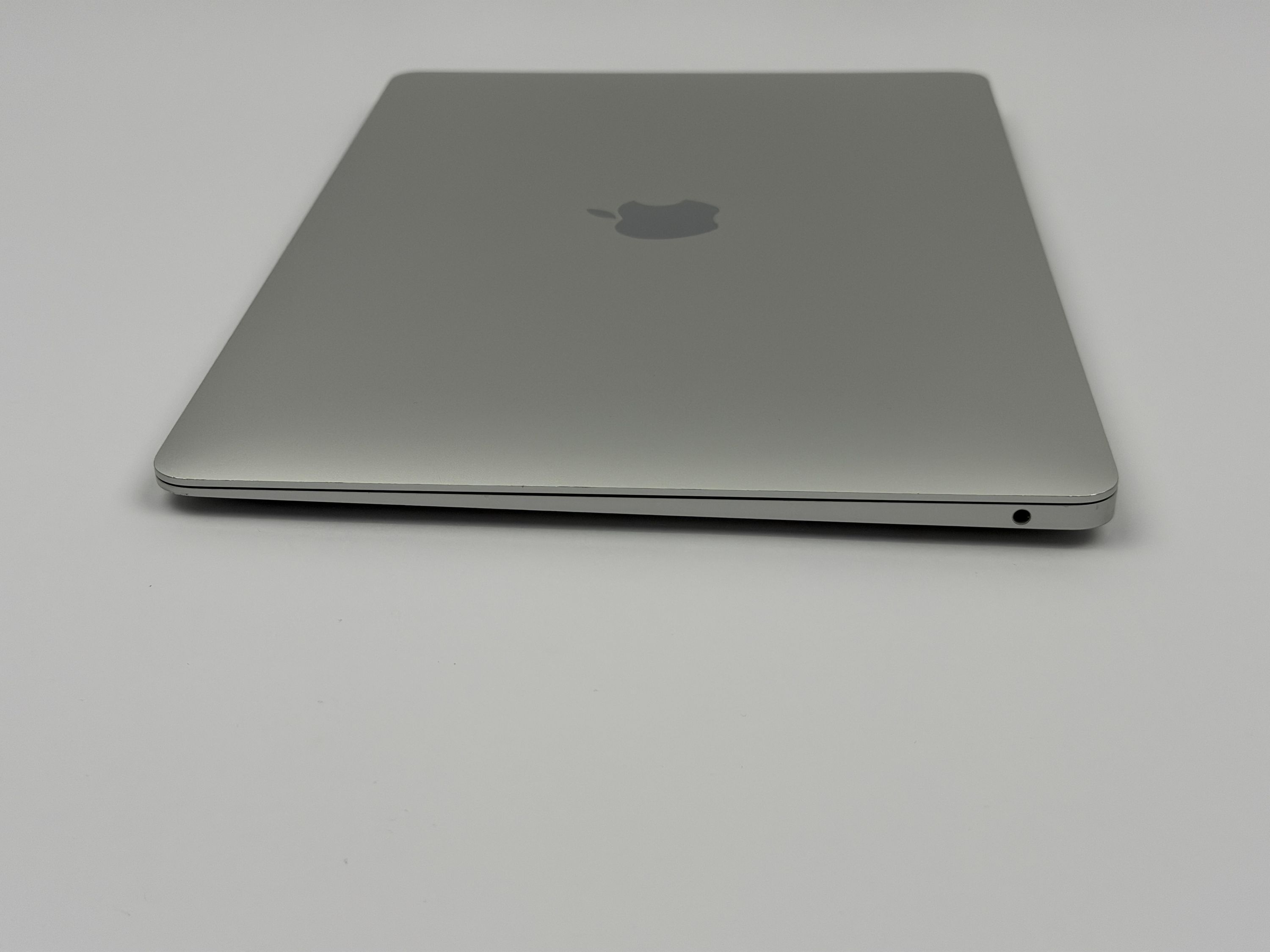 Apple MacBook Air 13,3“ M1 8C CPU 7C GPU 256 GB SSD 16 GB Ram 2020 Silber DEFEKT