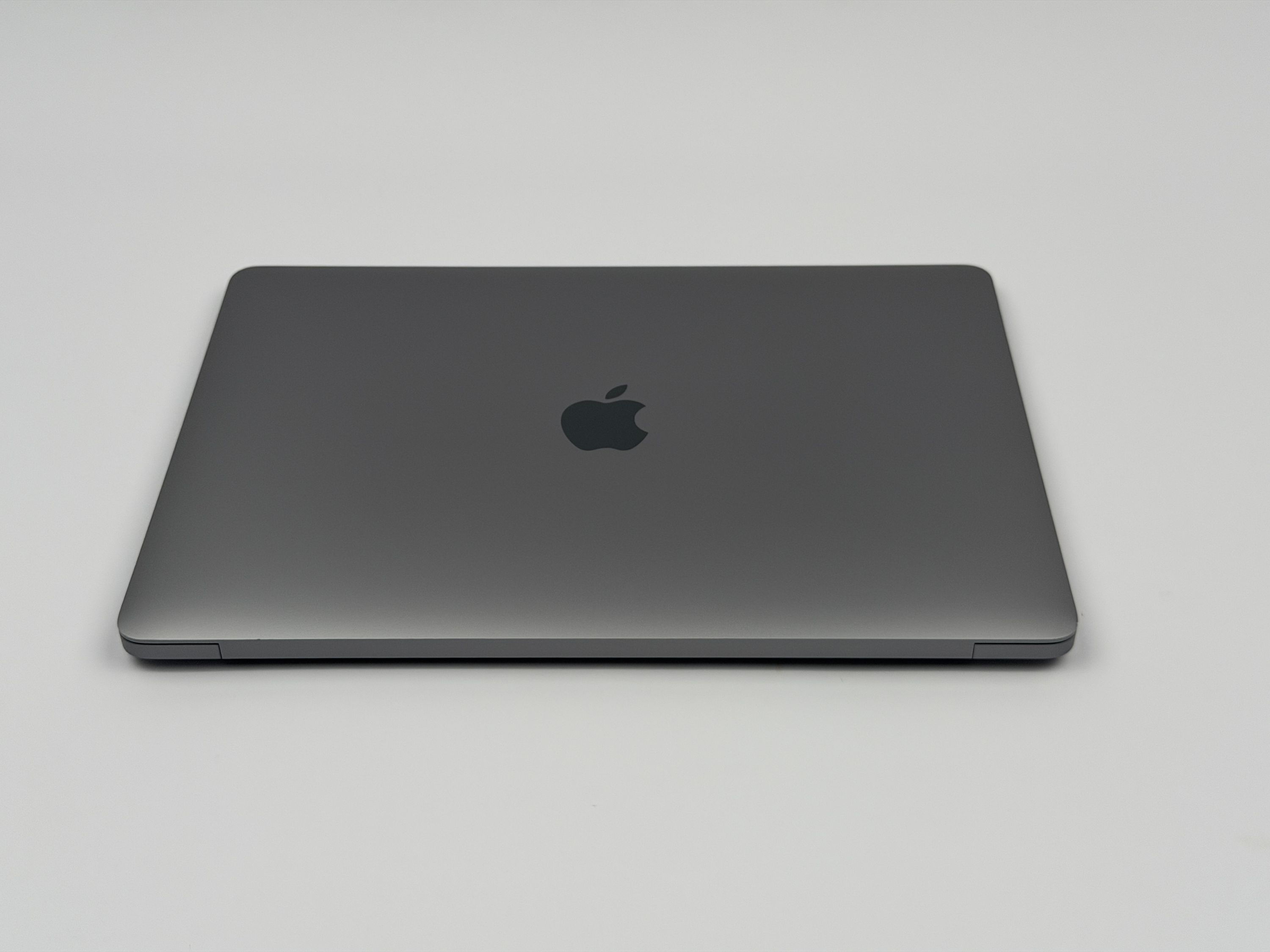 Apple MacBook Air 13,3“ M1 8C CPU 7C GPU 256 GB SSD 8 GB Ram 2020 space grey