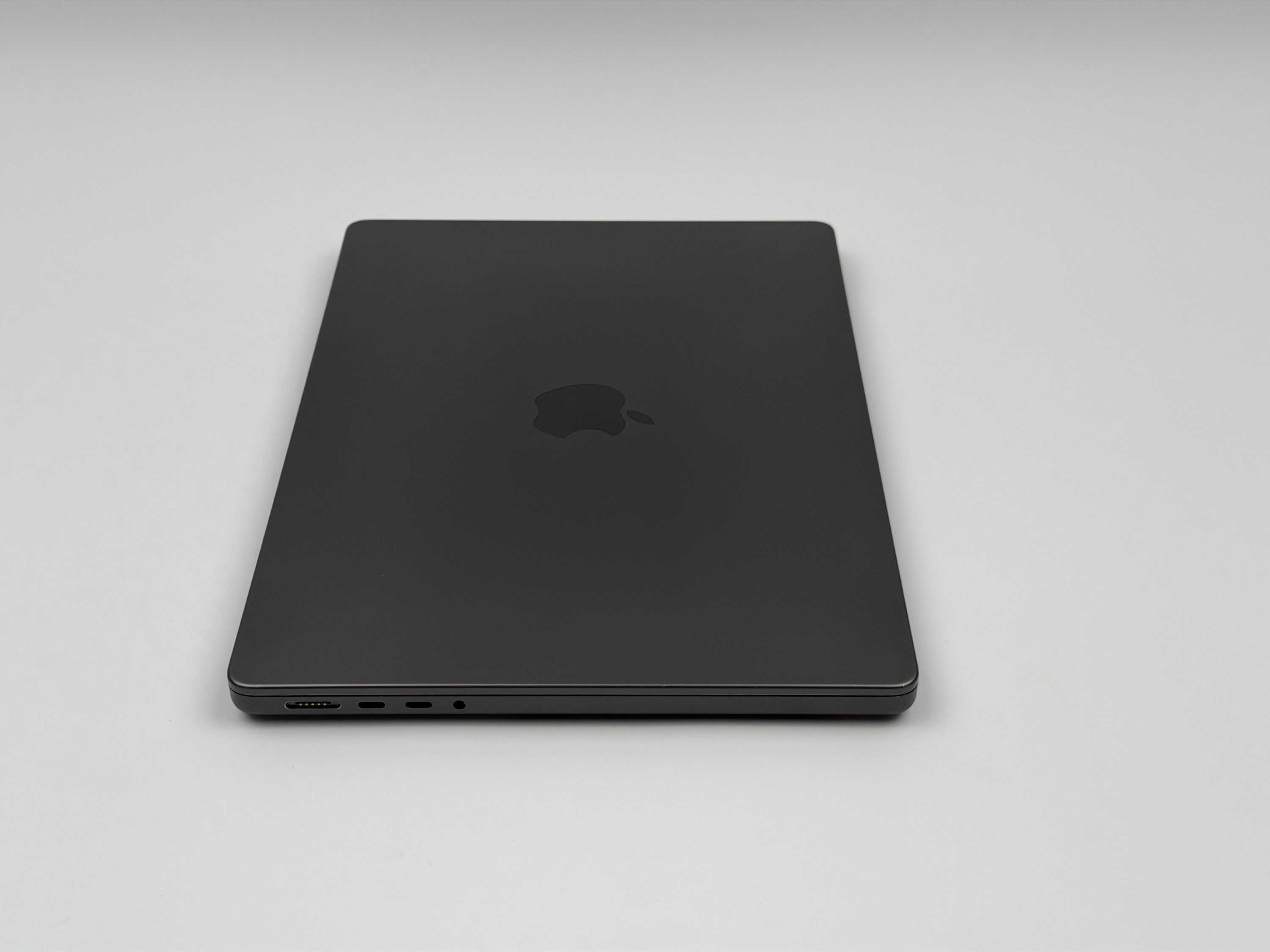Apple MacBook Pro 14“ M4 10C CPU 10C GPU 512 GB SSD 16 GB Ram 2024 SPACE BLACK