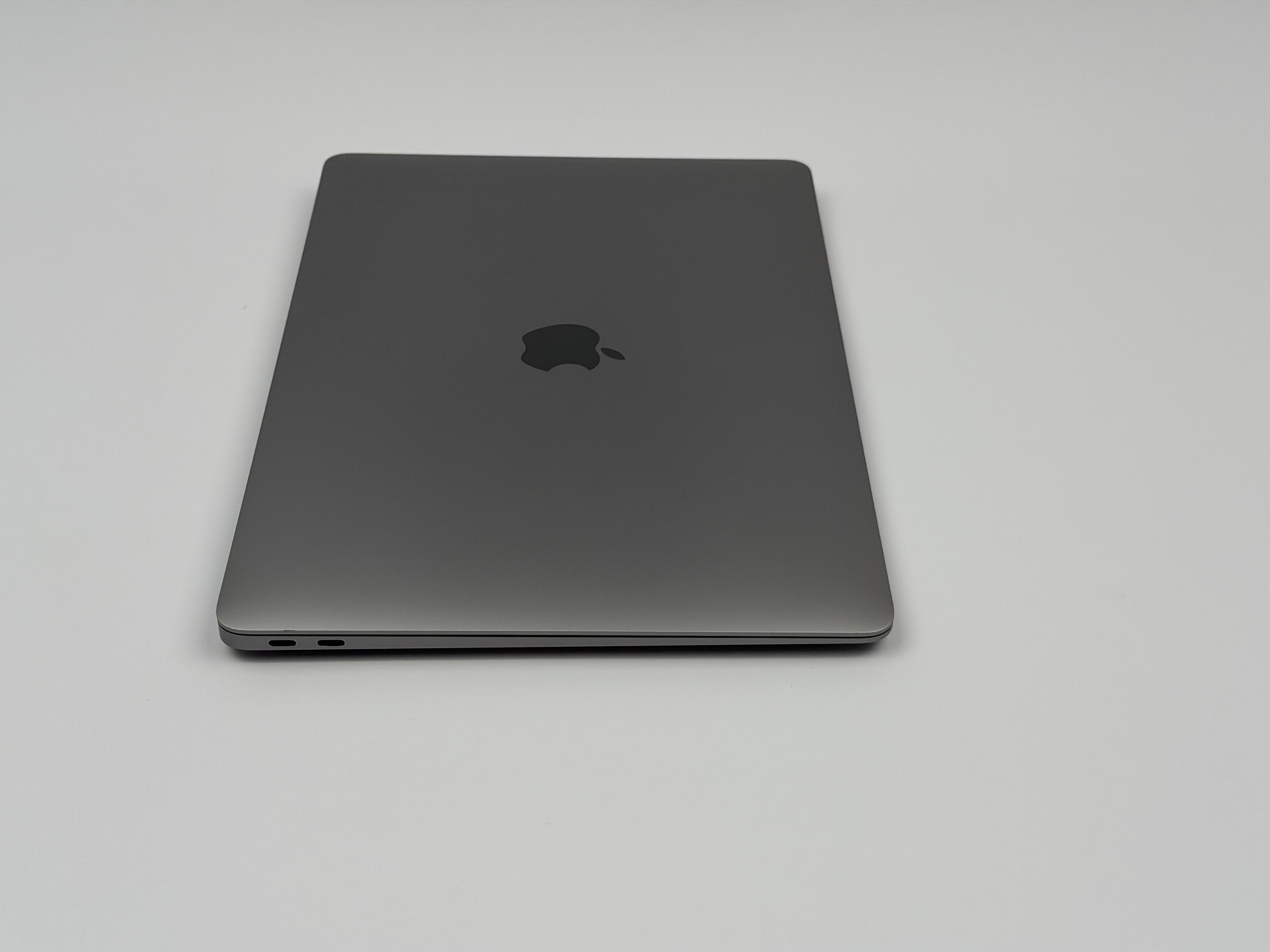 Apple MacBook Air 13,3“ M1 8C CPU 7C GPU 256 GB SSD 8 GB Ram 2020 space grey