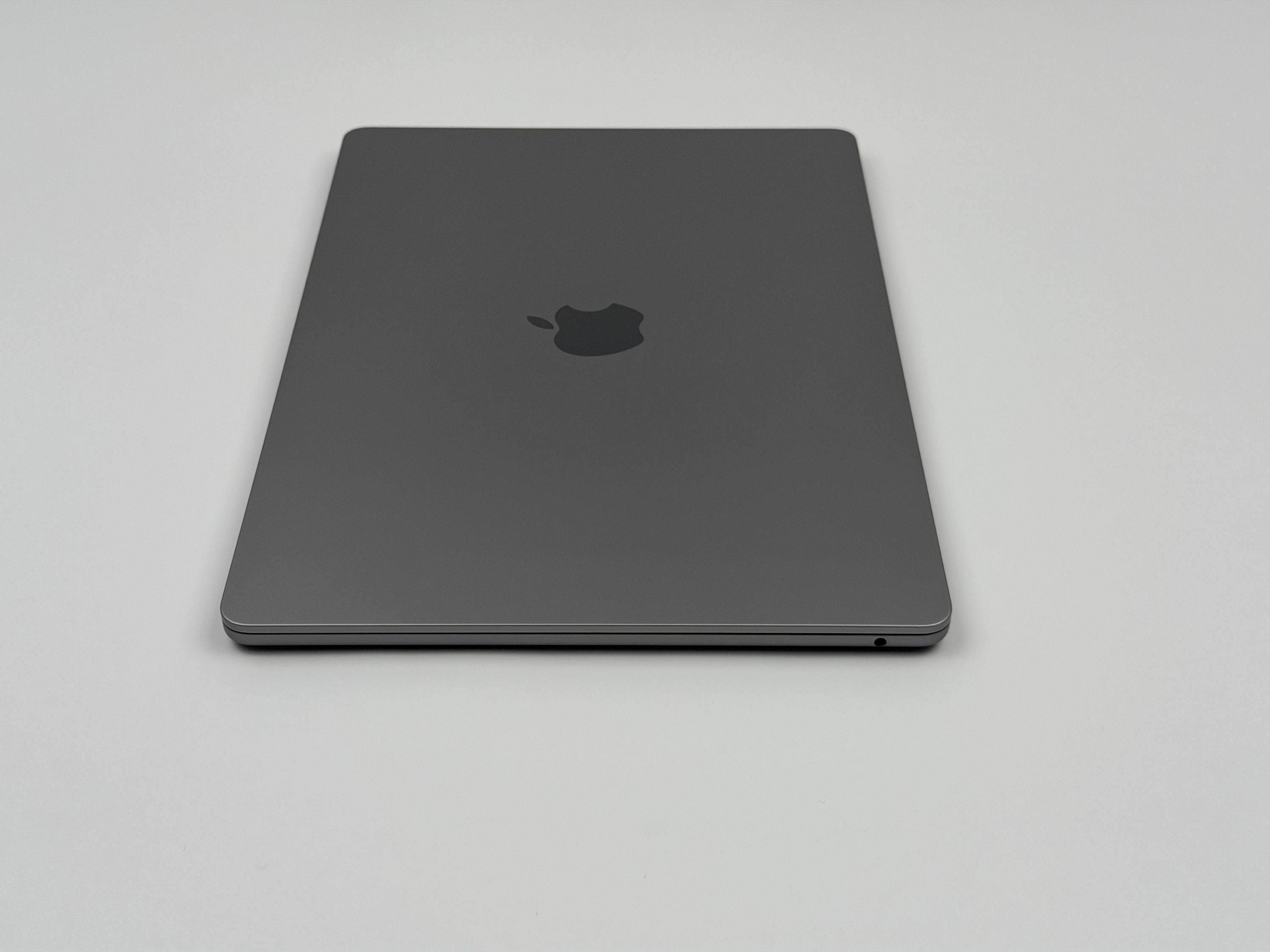 Apple MacBook Air 15,3“ M2 8C CPU 10C GPU 512 GB SSD 16 GB 2023 Space Grey Teildefekt