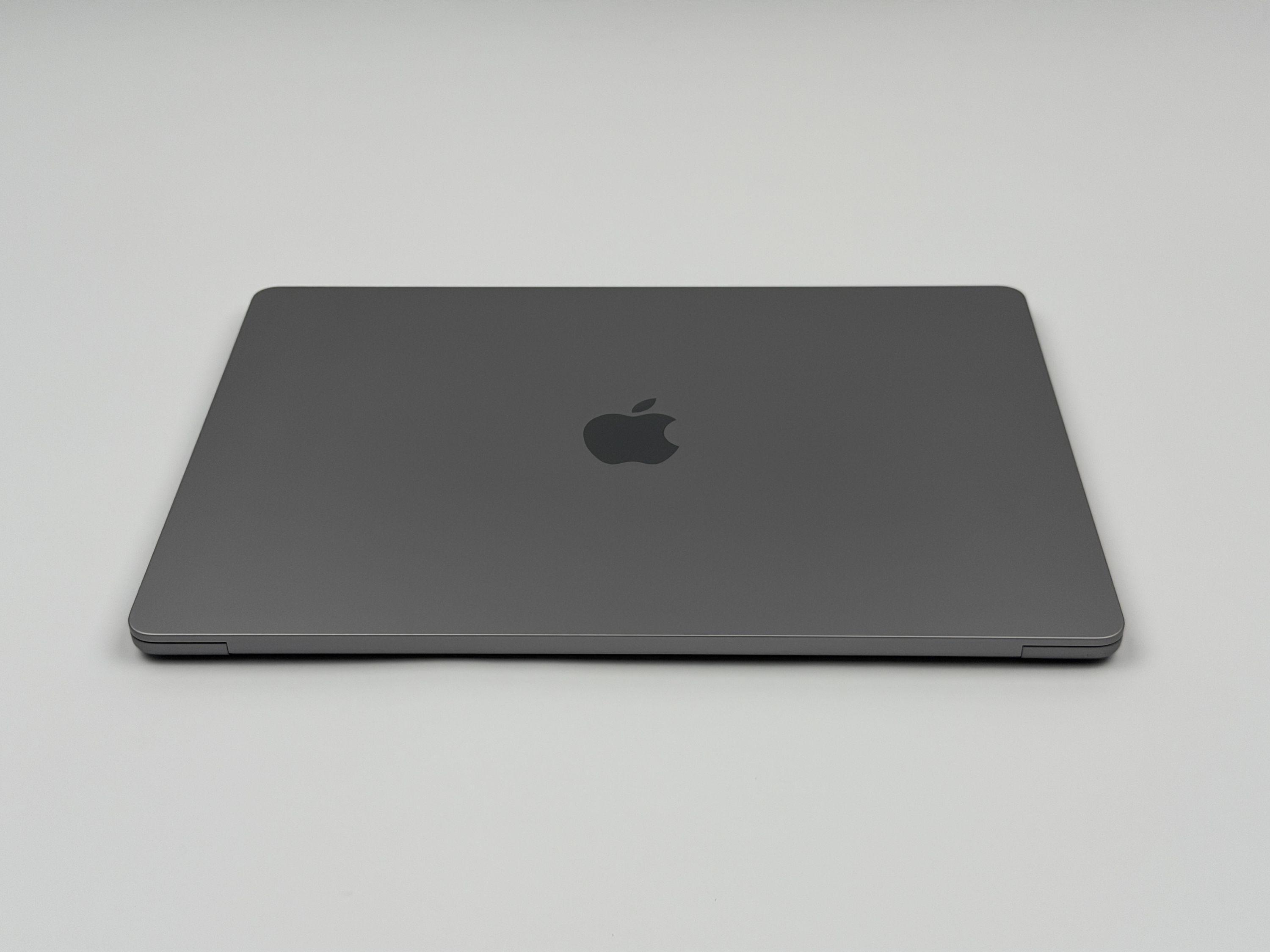 Apple MacBook Air 15,3“ M2 8C CPU 10C GPU 512 GB SSD 16 GB 2023 Space Grey Teildefekt