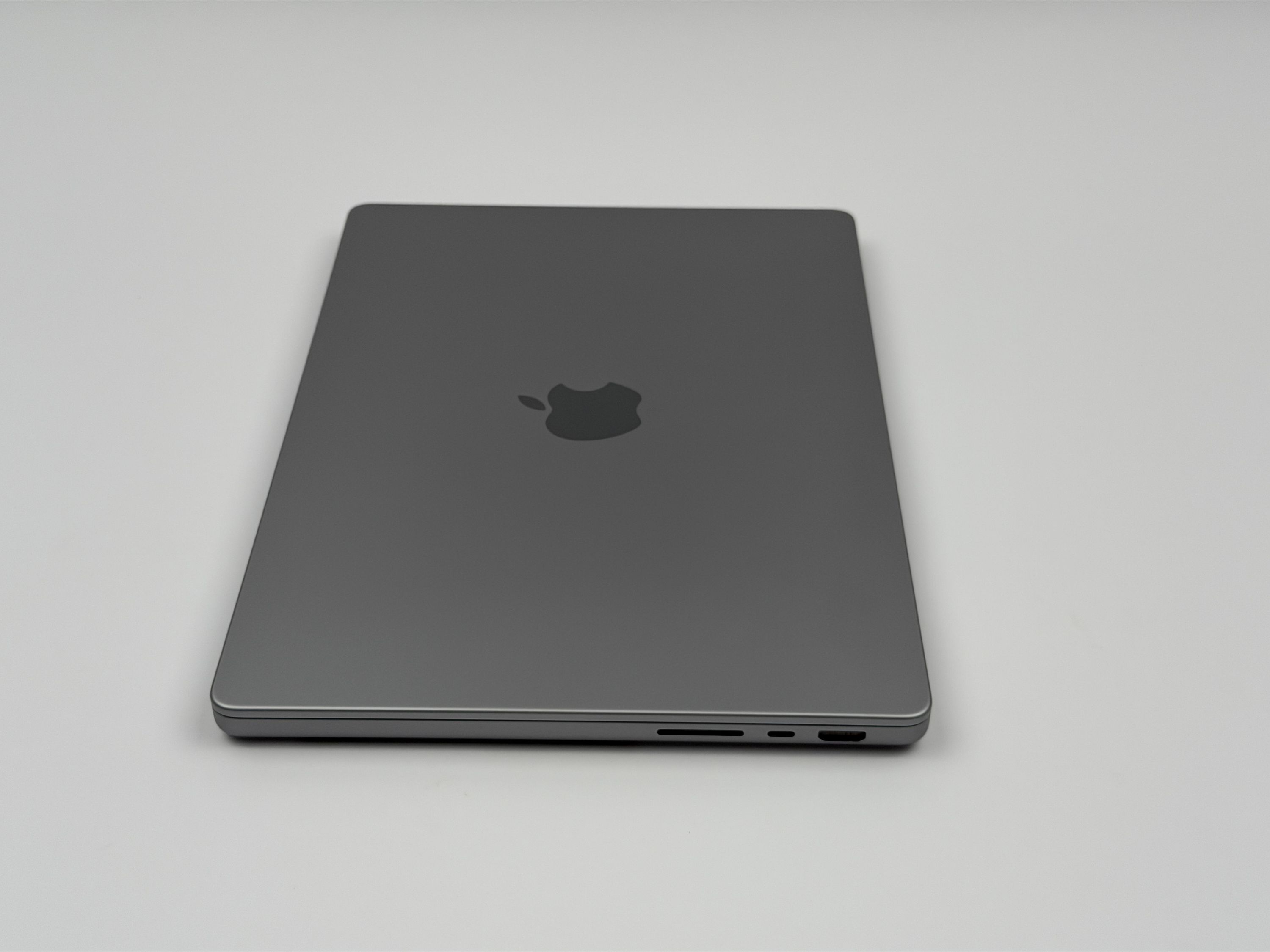 Apple MacBook Pro 14“ M2 MAX 12C CPU 30C GPU 512 GB SSD 32 GB Ram 2023 SPACE GREY
