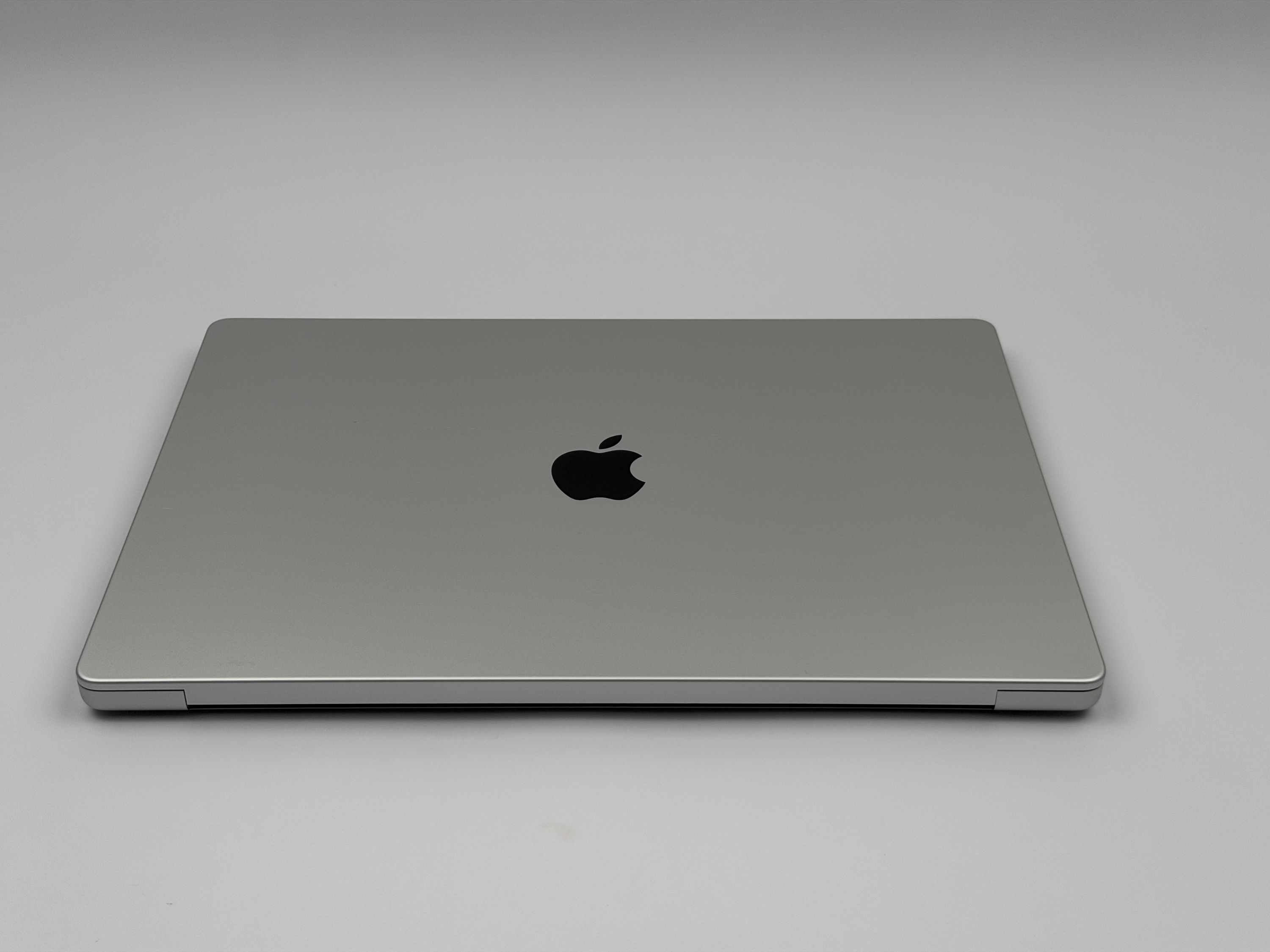 Apple MacBook Pro 16“ M1 MAX 10C CPU 24C GPU 512 GB SSD 32 GB Ram 2021 SILBER