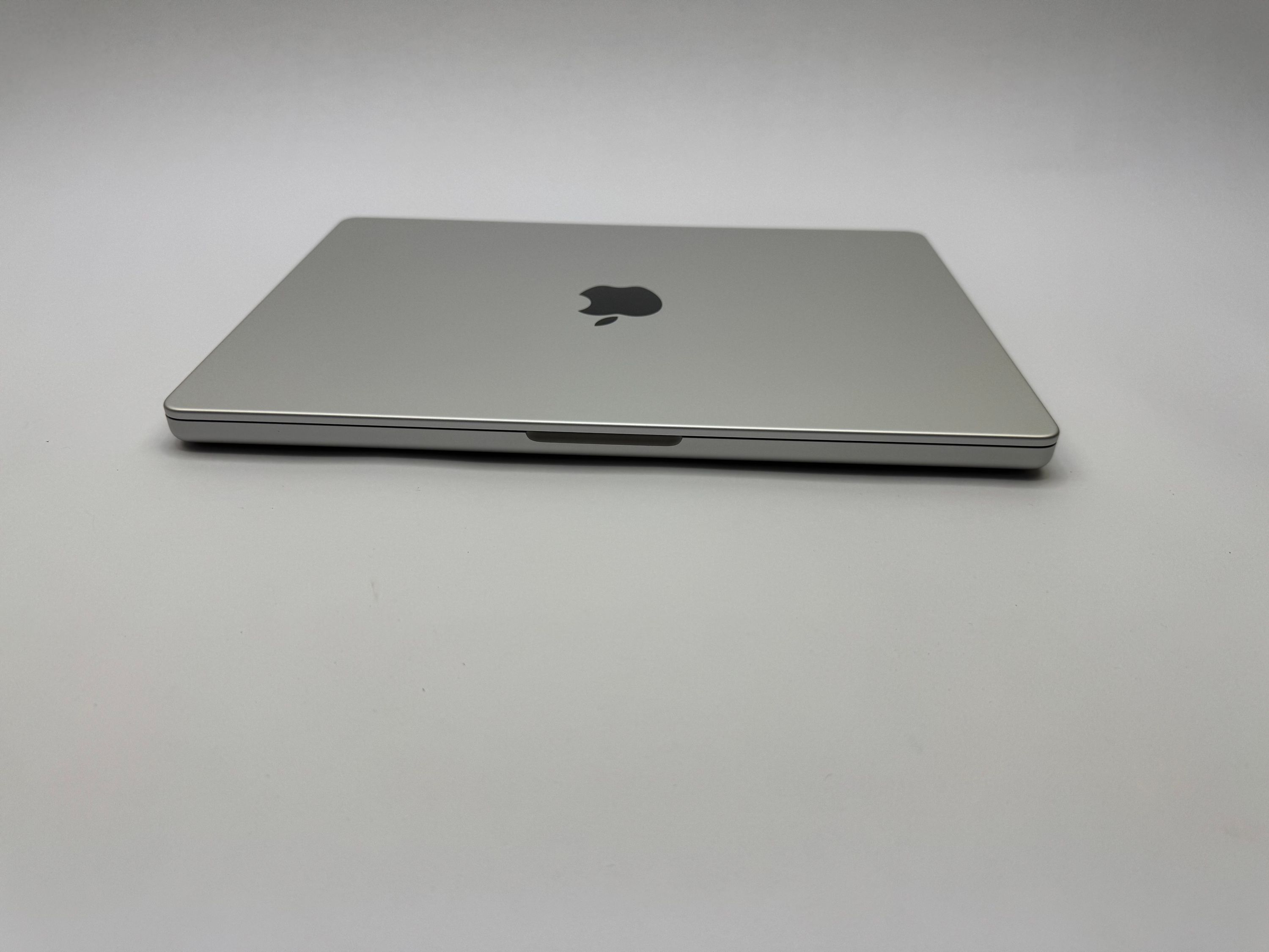 Apple MacBook Pro 14“ M2 PRO 10C CPU 16C GPU 512 GB SSD 16 GB Ram 2023 SILBER