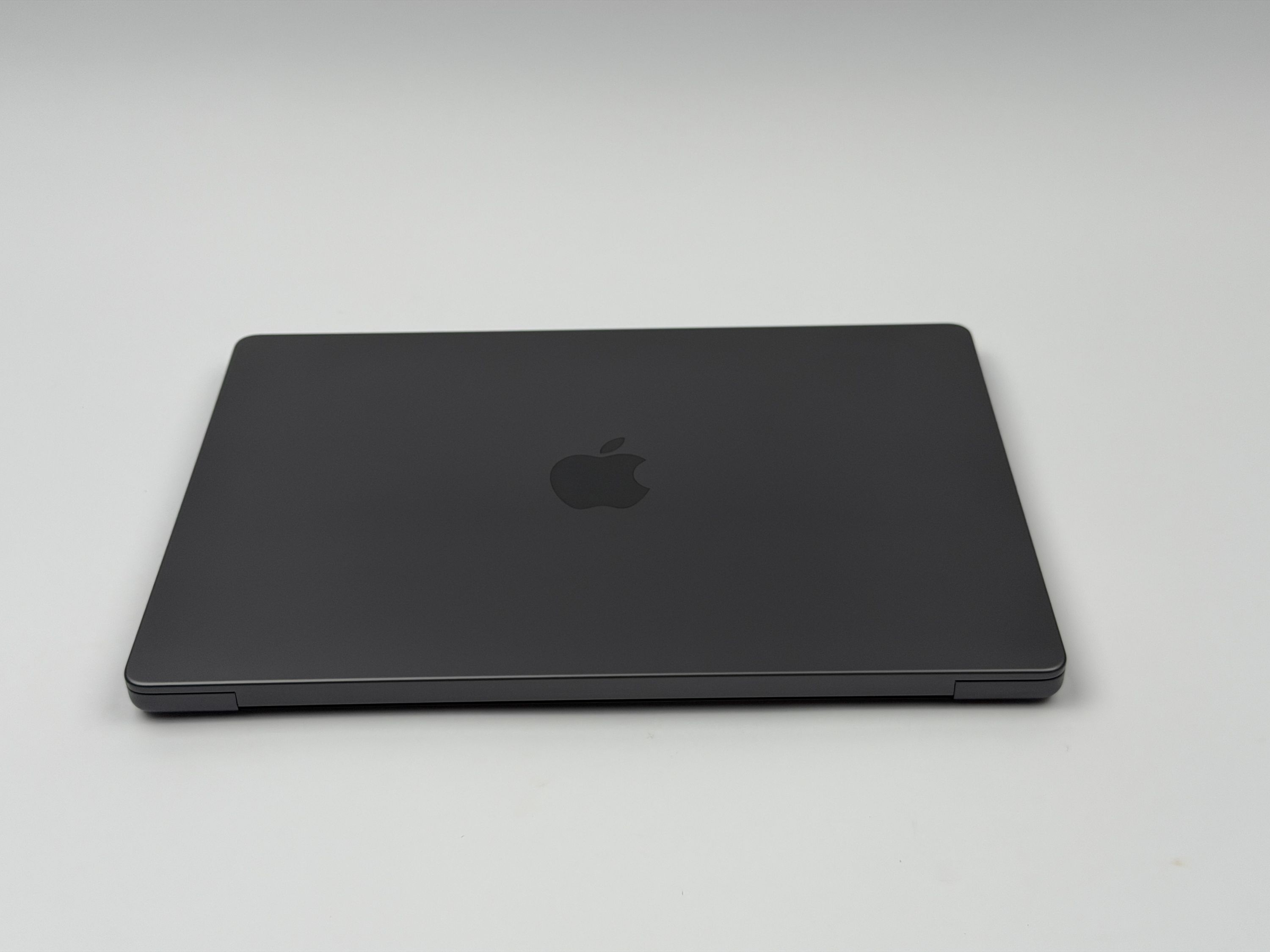 Apple MacBook Pro 14“ M4 10C CPU 10C GPU 512 GB SSD 16 GB Ram 2024 SPACE BLACK