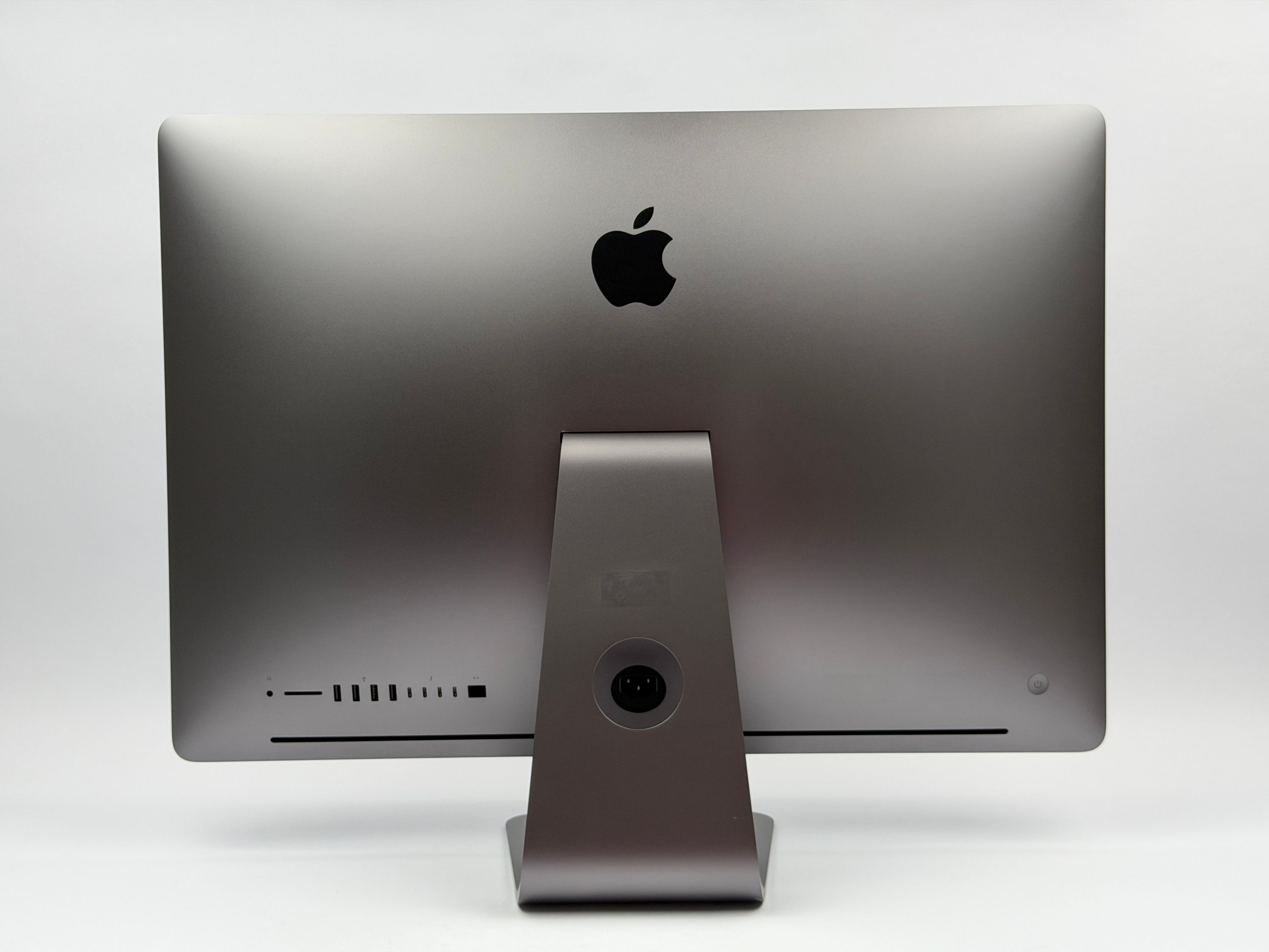 Apple iMac Pro 5K 27“ XEON 18-Core 2,3 Ghz 128 GB Ram 1 TB SSD VEGA 64 16 GB