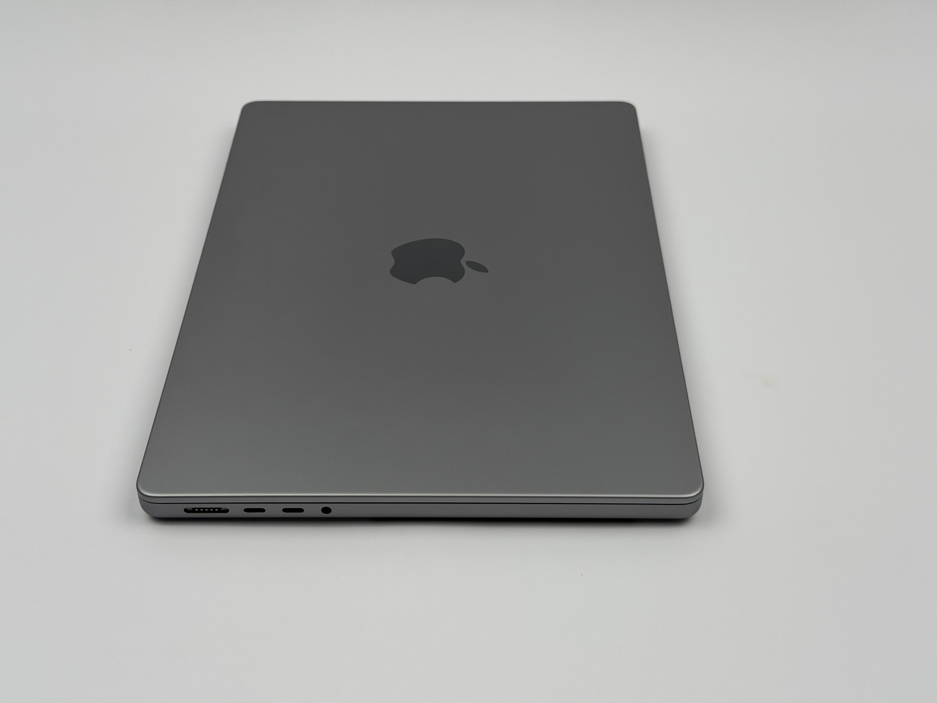 Apple MacBook Pro 14“ M2 PRO 10C CPU 16C GPU 512 GB SSD 16 GB Ram 2023 SPACE GREY
