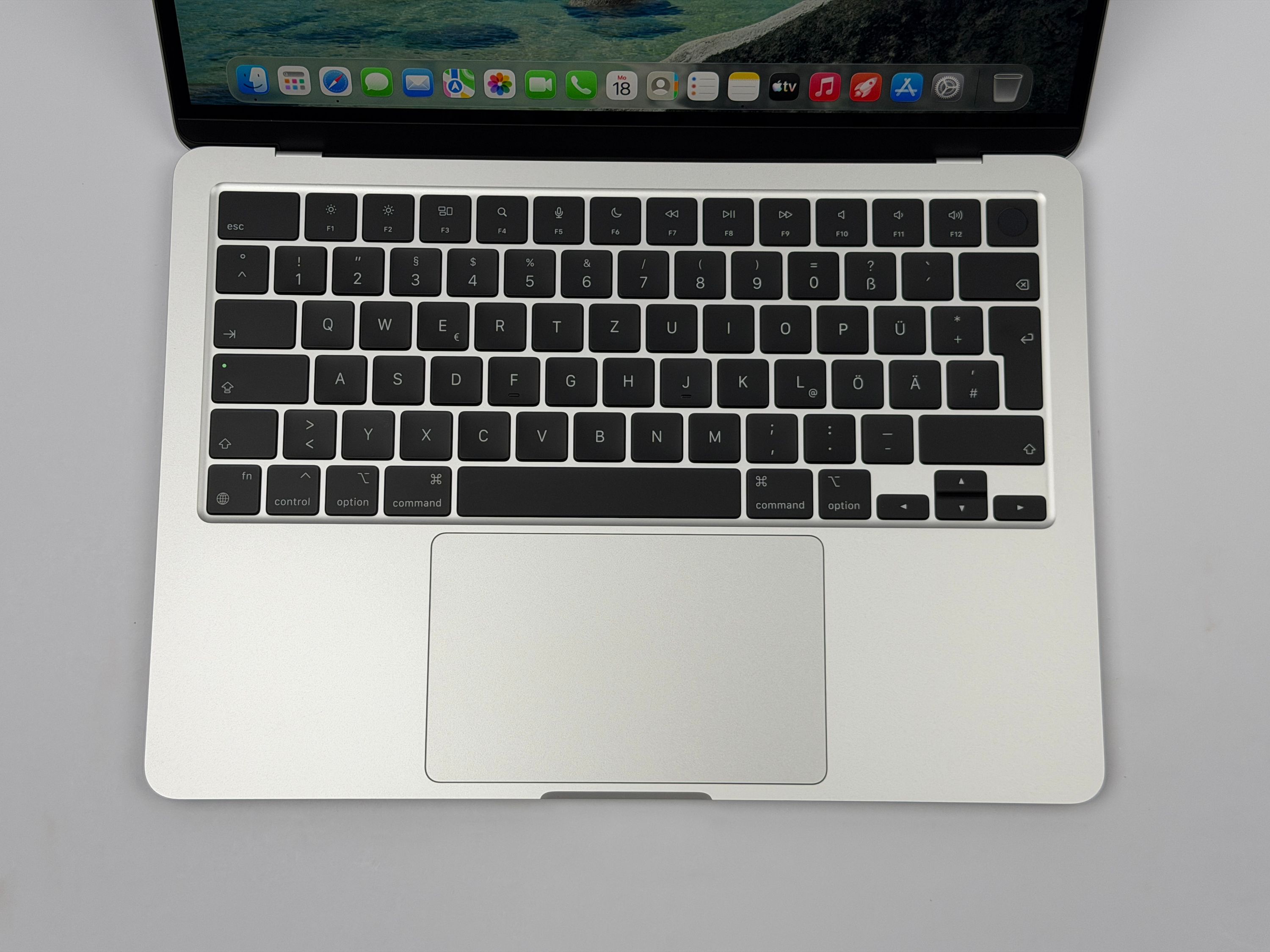 Apple MacBook Air 13,3“ M2 8C CPU 10C GPU 512 GB SSD 8 GB 2022 SILBER