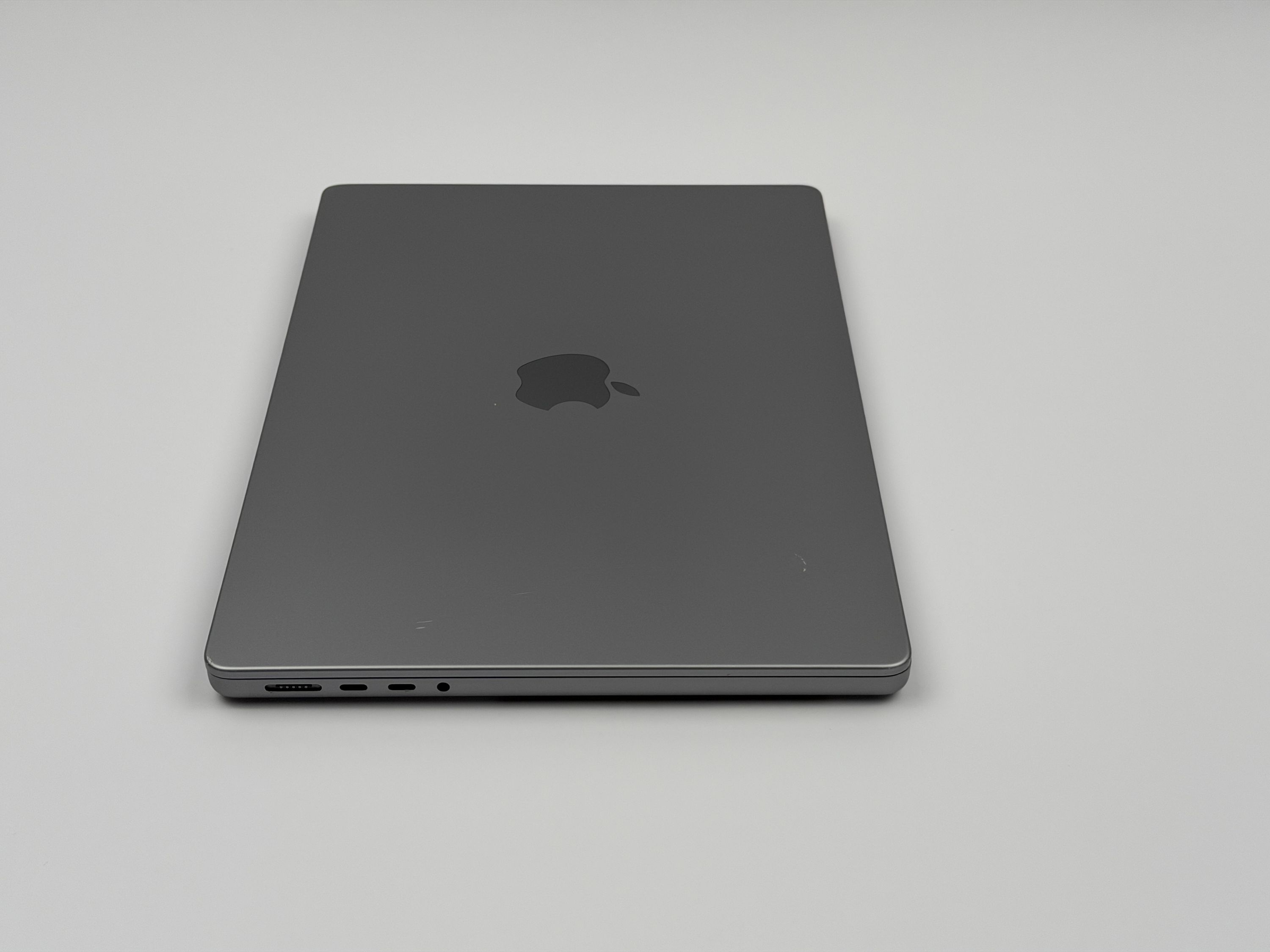 Apple MacBook Pro 14“ M3 8C CPU 10C GPU 512 GB SSD 8 GB Ram 2023 SPACE GREY
