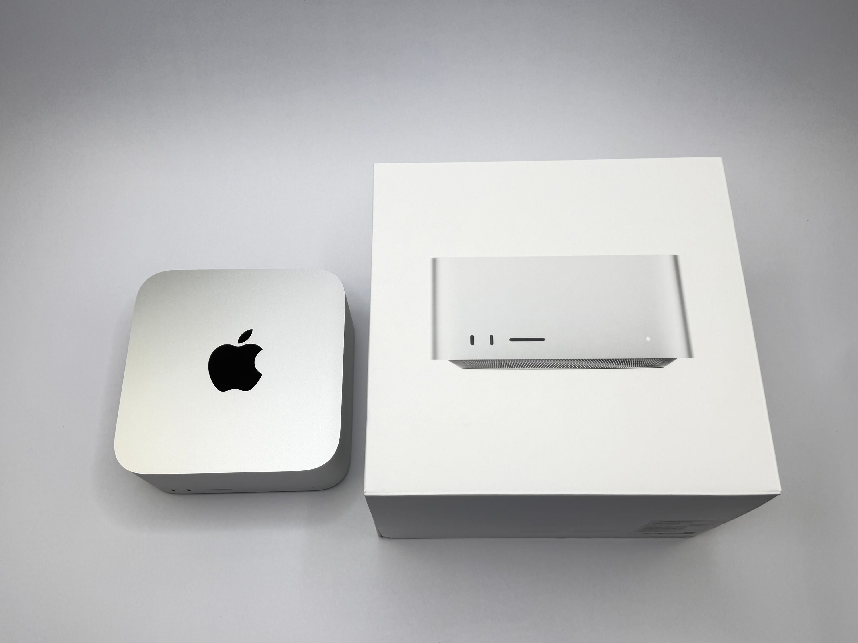 Apple Mac Studio M1 Max 10-Core CPU 24-Core GPU 64 GB RAM 4 TB SSD SILBER