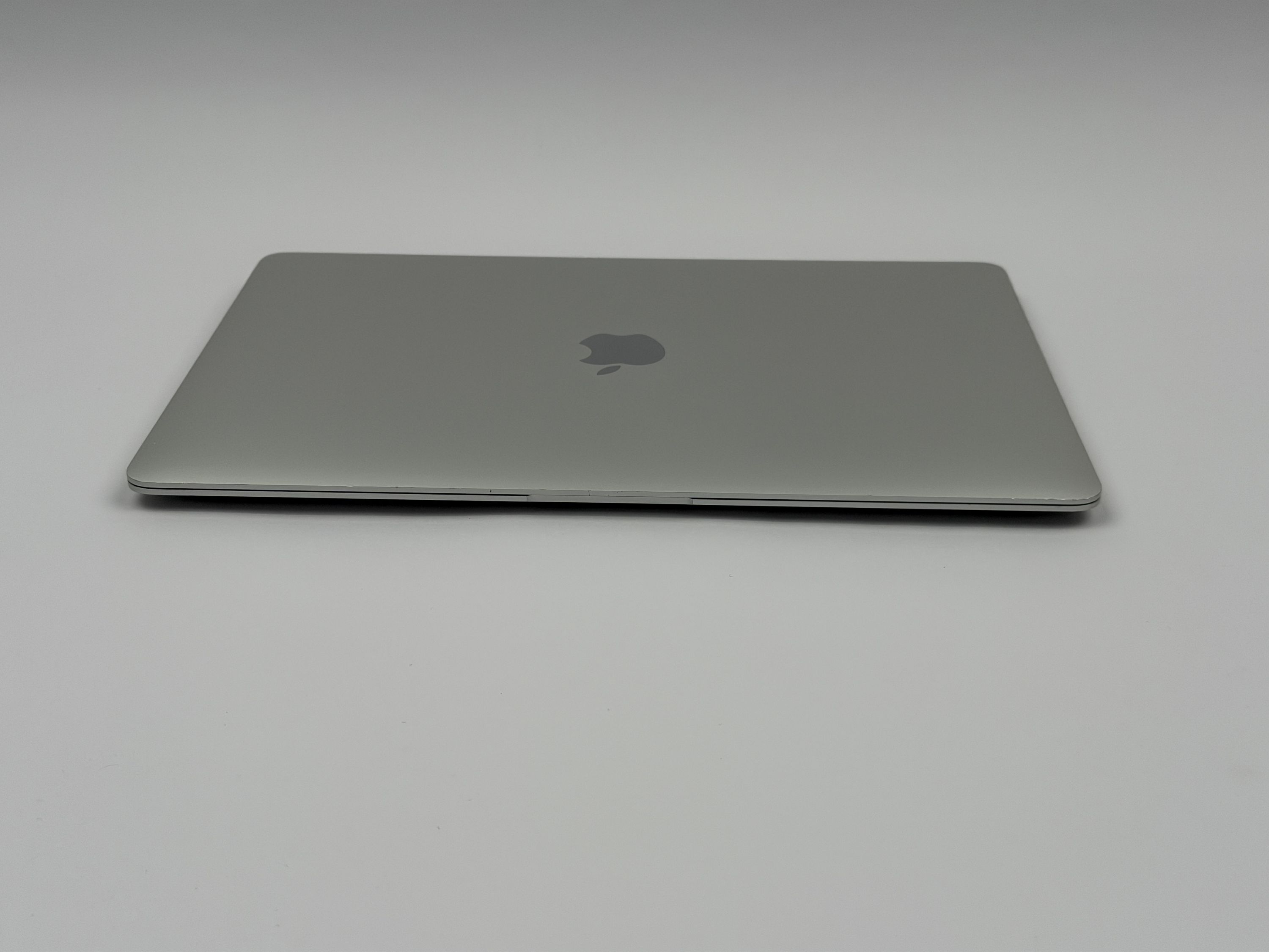 Apple MacBook Air 13,3“ M1 8C CPU 7C GPU 256 GB SSD 16 GB Ram 2020 Silber DEFEKT