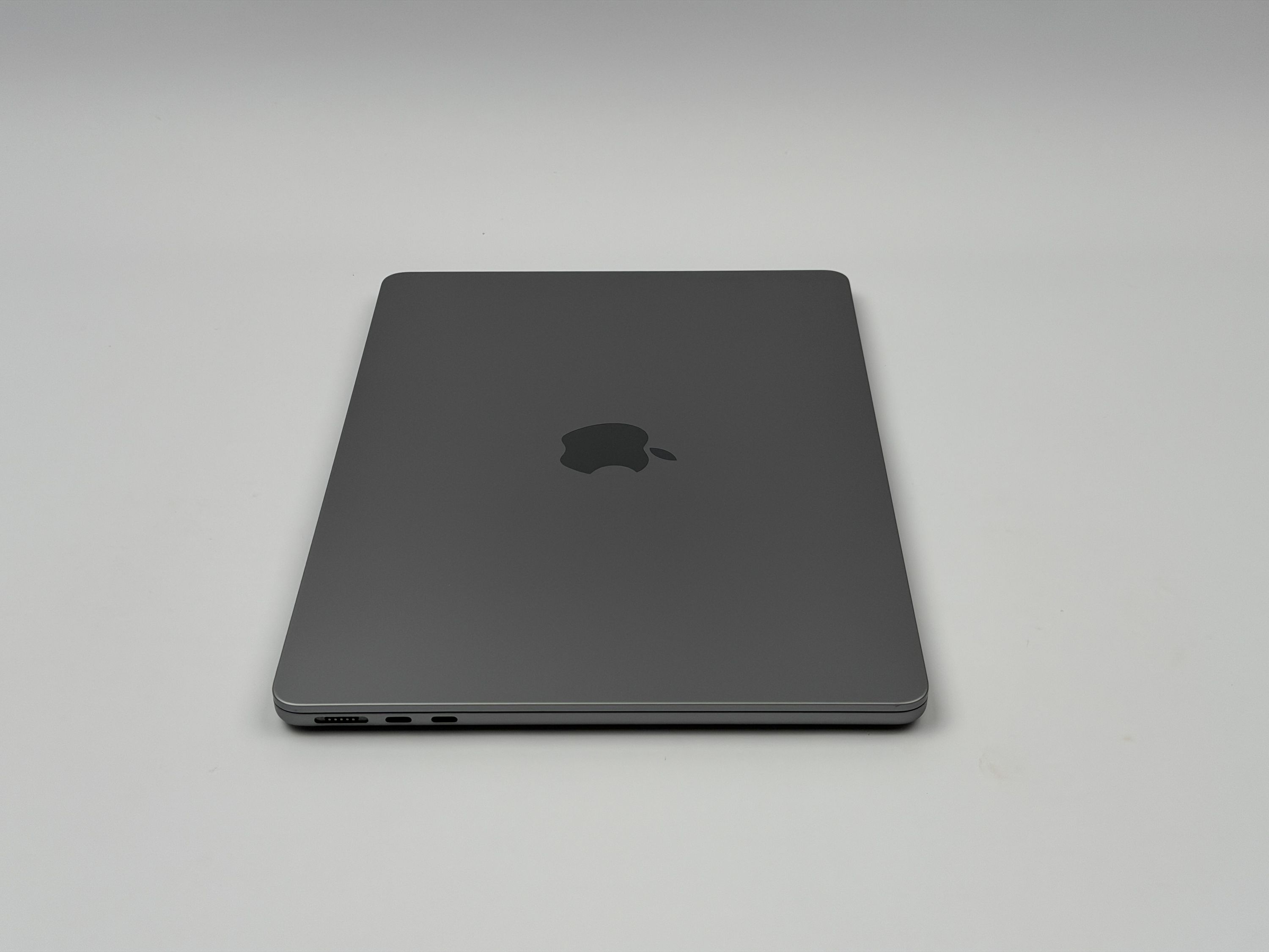Apple MacBook Air 13,3“ M2 8C CPU 8C GPU 512 GB SSD 16 GB 2022 SPACE GREY DISPLAYBRUCH