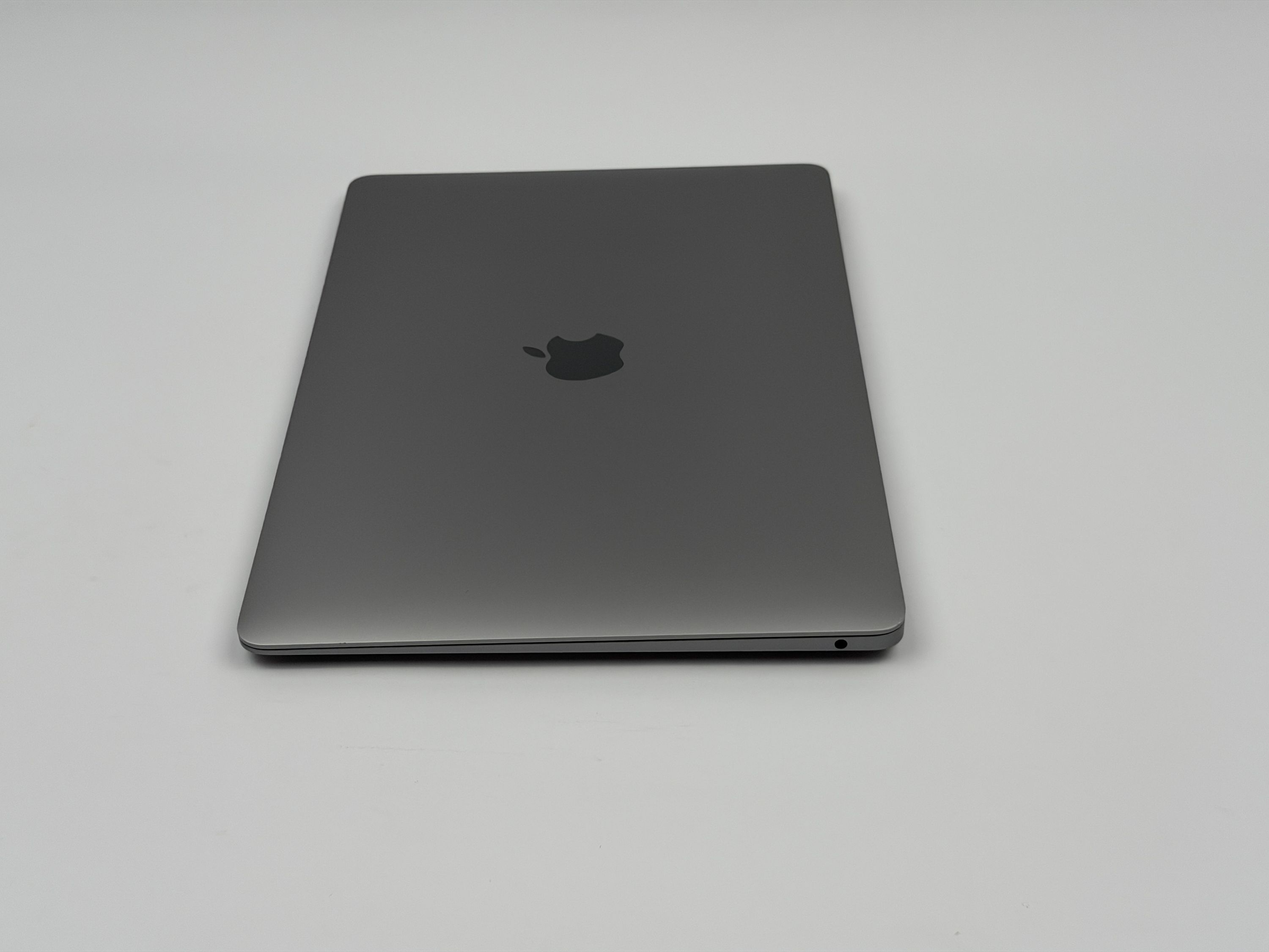 Apple MacBook Air 13,3“ M1 8C CPU 7C GPU 256 GB SSD 16 GB Ram 2020 Space Grey DEFEKT