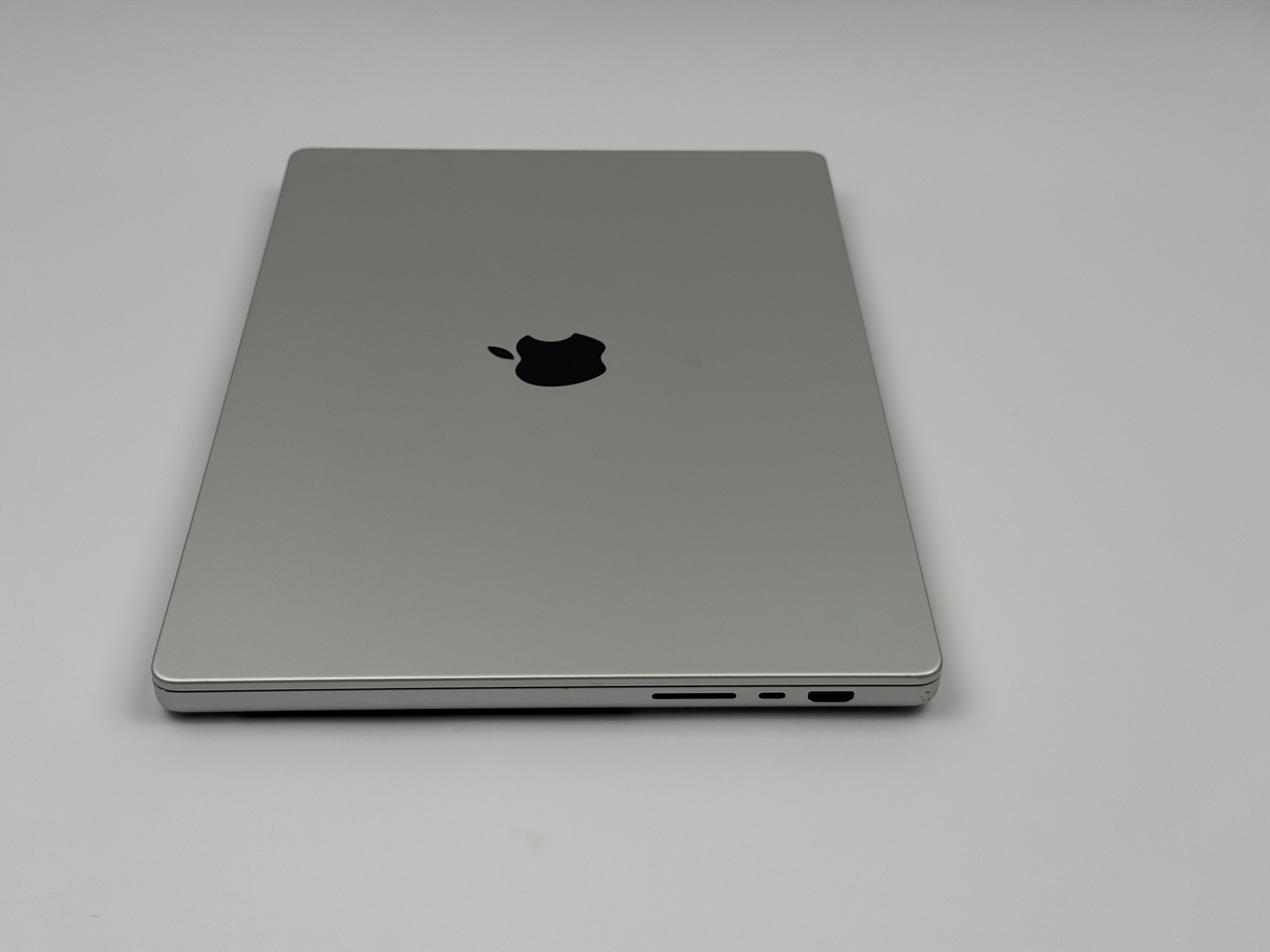 Apple MacBook Pro 16“ M1 MAX 10C CPU 24C GPU 512 GB SSD 32 GB Ram 2021 SILBER