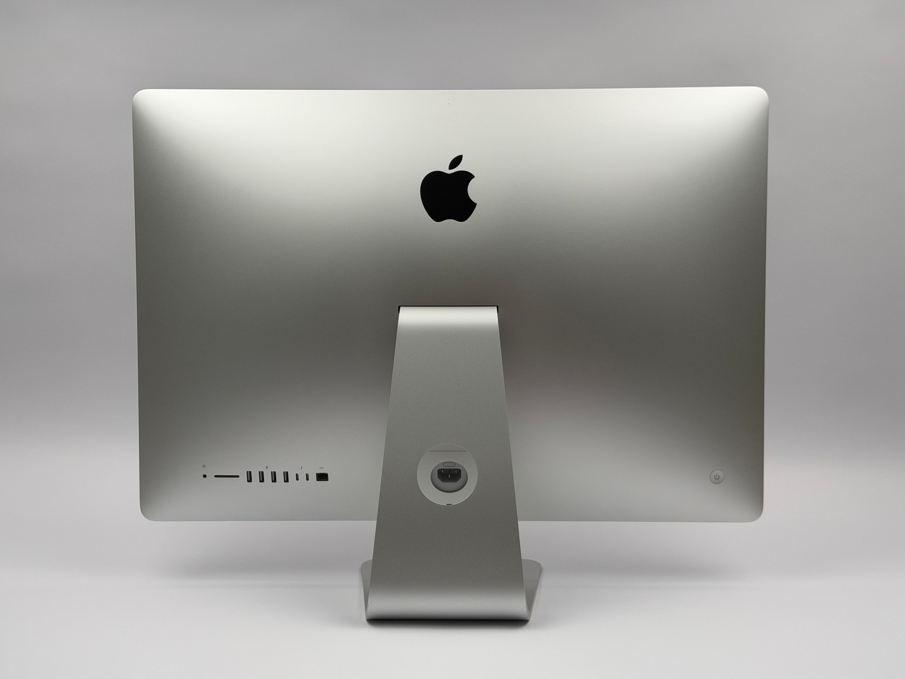 Apple iMac Retina 5K 27“ 6-Core i5 3,3 Ghz 16 GB Ram 512 GB SSD RP 5300 SILBER 2020