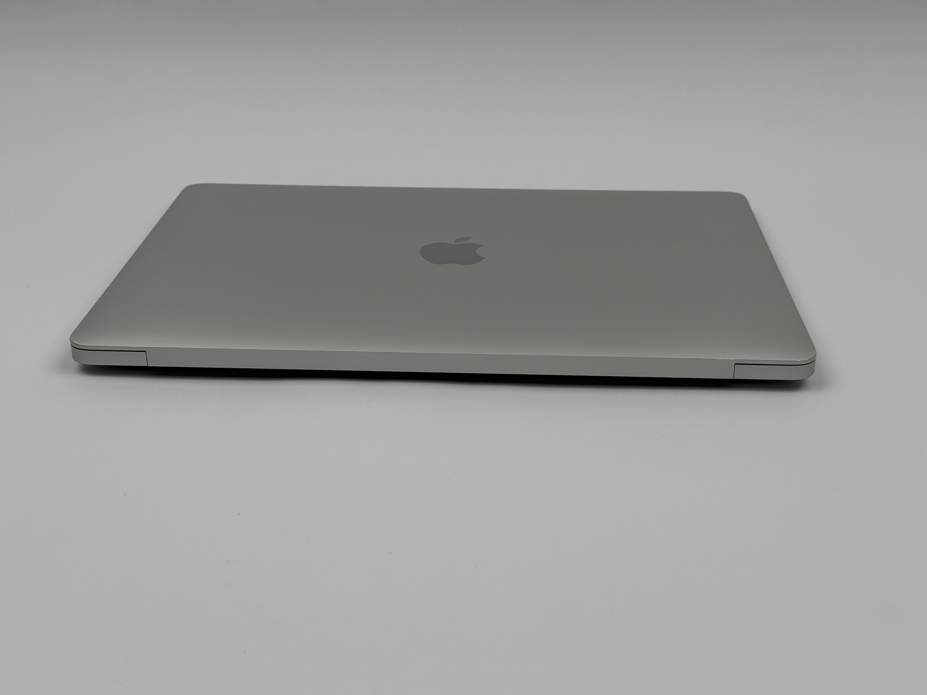Apple MacBook Air 13,3“ M1 8C CPU 7C GPU 256 GB SSD 16 GB Ram 2020 Silber DEFEKT