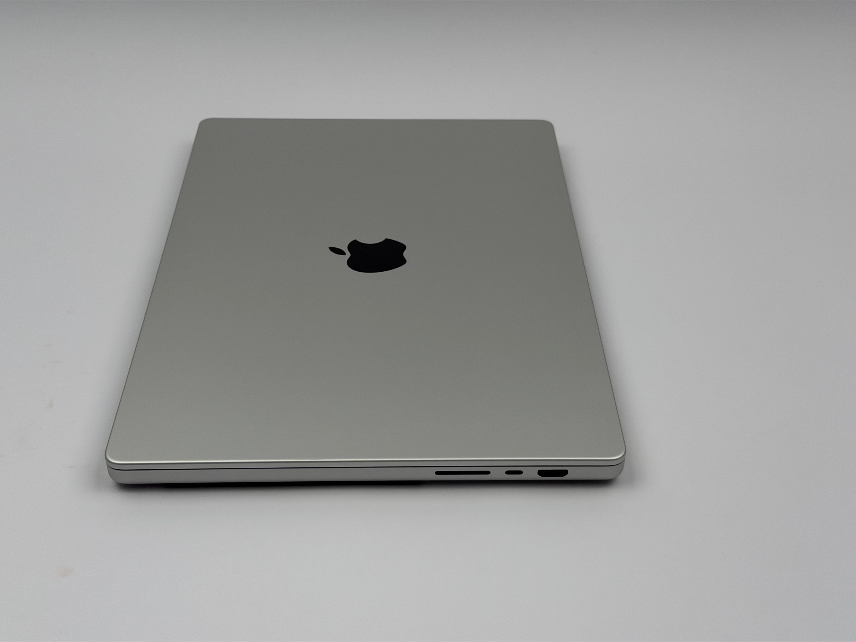 Apple MacBook Pro 16“ M1 MAX 10C CPU 24C GPU 512 GB SSD 32 GB Ram 2021 SILBER