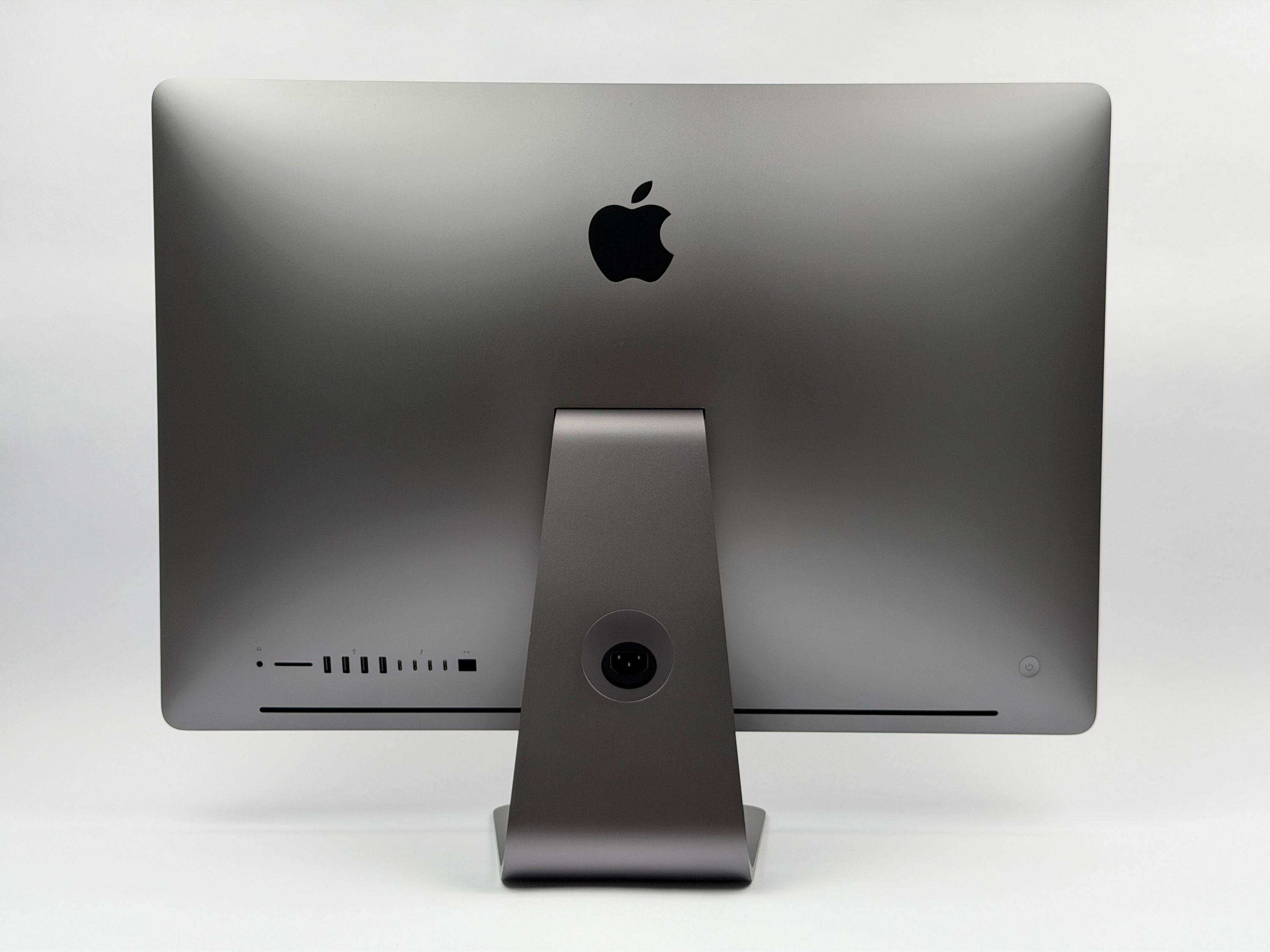 Apple iMac Pro 5K 27“ XEON 18-Core 2,3 Ghz 128 GB Ram 1 TB SSD VEGA 64 16 GB