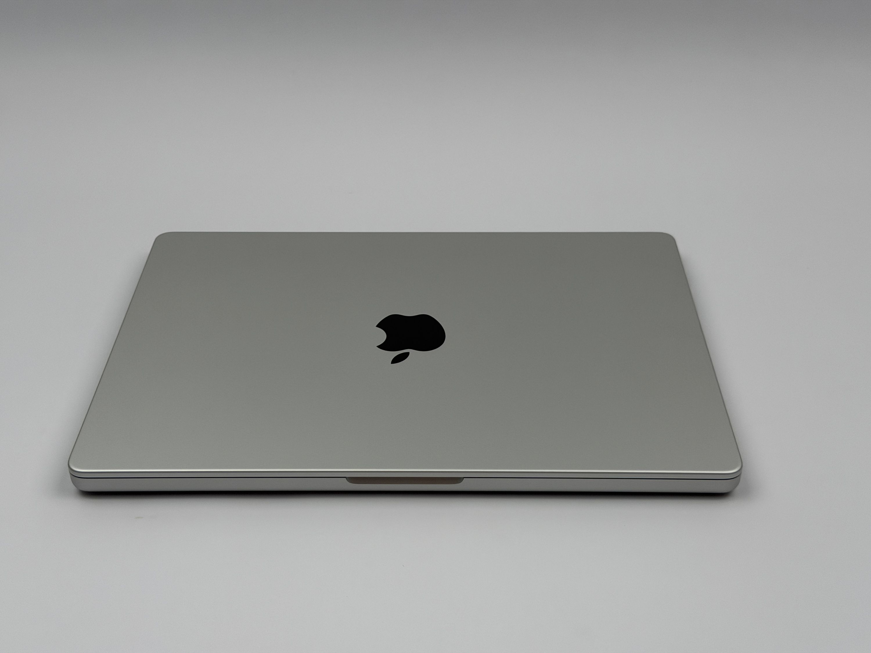 Apple MacBook Pro 14“ M3 8C CPU 10C GPU 512 GB SSD 8 GB Ram 2023 SILBER