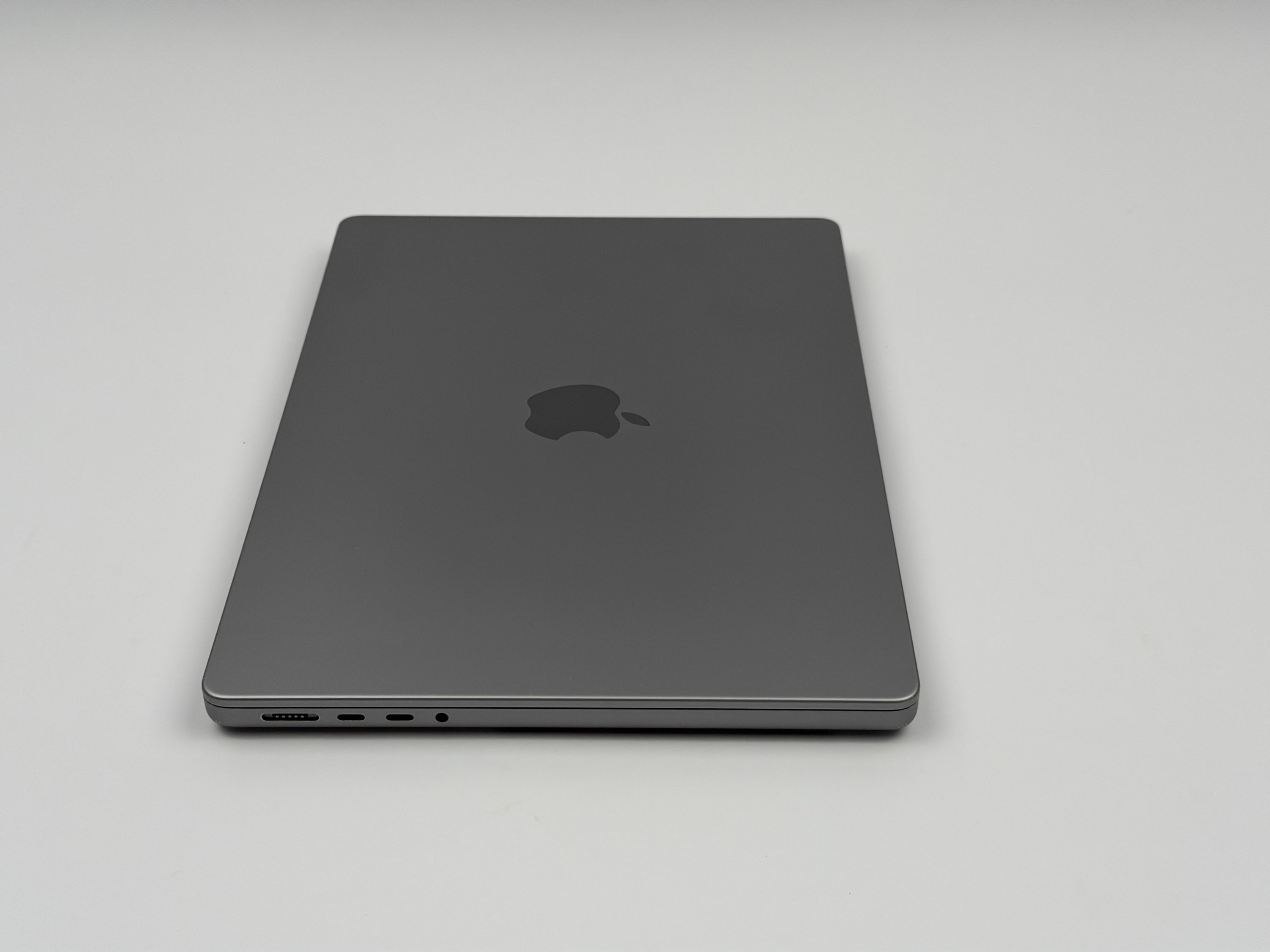 Apple MacBook Pro 14“ M2 PRO 10C CPU 16C GPU 512 GB SSD 16 GB Ram 2023 SPACE GREY