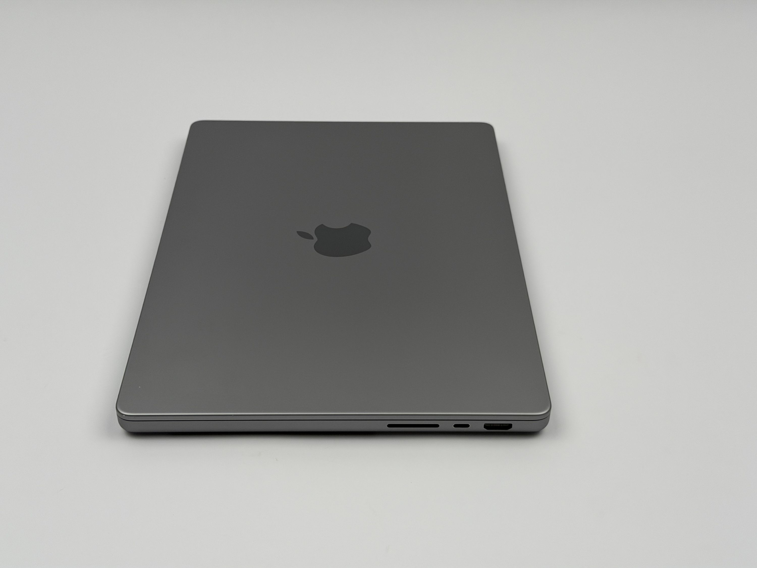Apple MacBook Pro 14“ M2 MAX 12C CPU 30C GPU 512 GB SSD 32 GB Ram 2023 SPACE GREY