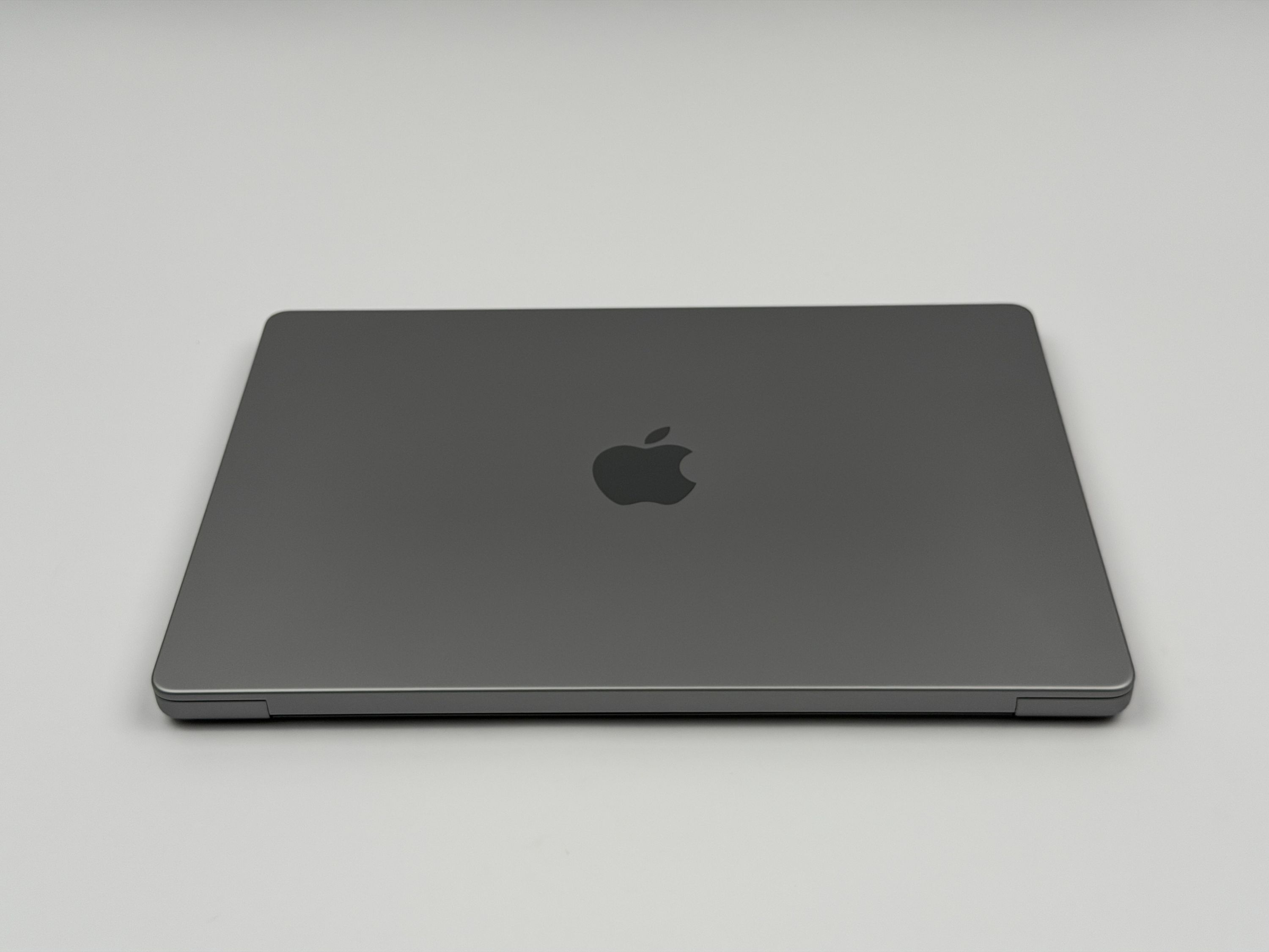 Apple MacBook Pro 14“ M2 MAX 12C CPU 30C GPU 512 GB SSD 32 GB Ram 2023 SPACE GREY