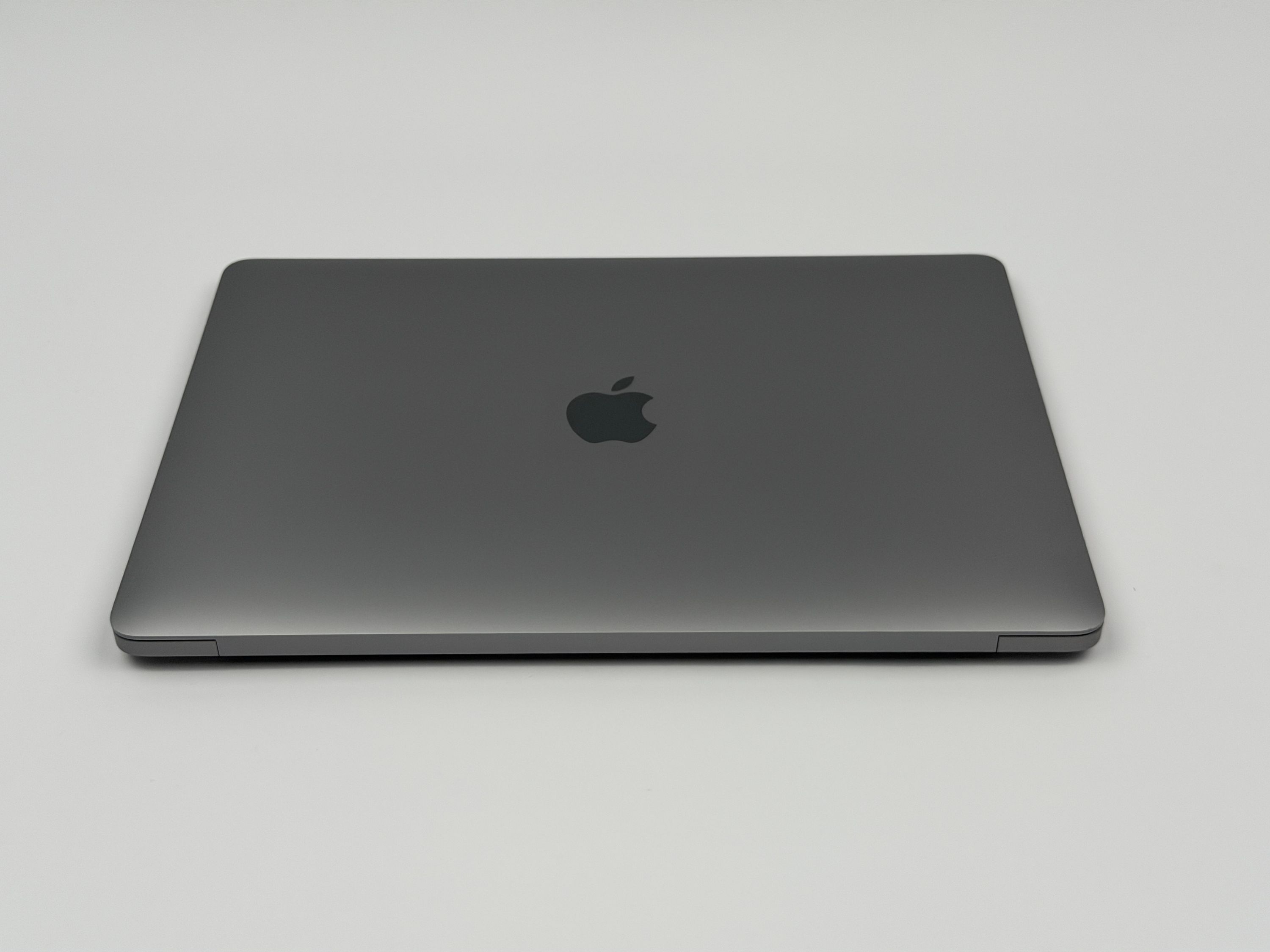 Apple MacBook Air 13,3“ M1 8C CPU 7C GPU 256 GB SSD 8 GB Ram 2020 space grey