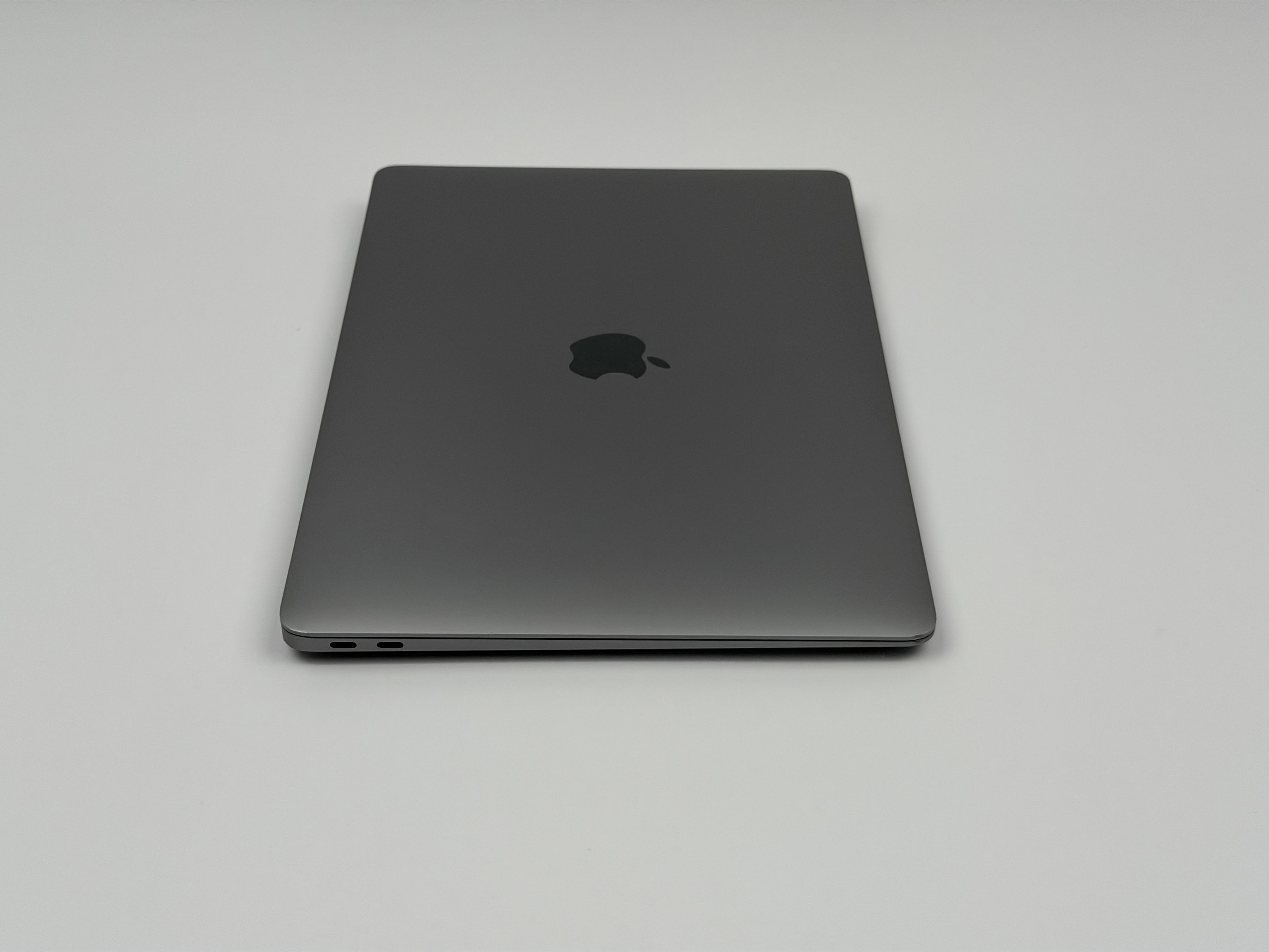 Apple MacBook Air 13,3“ M1 8C CPU 7C GPU 256 GB SSD 8 GB Ram 2020 space grey