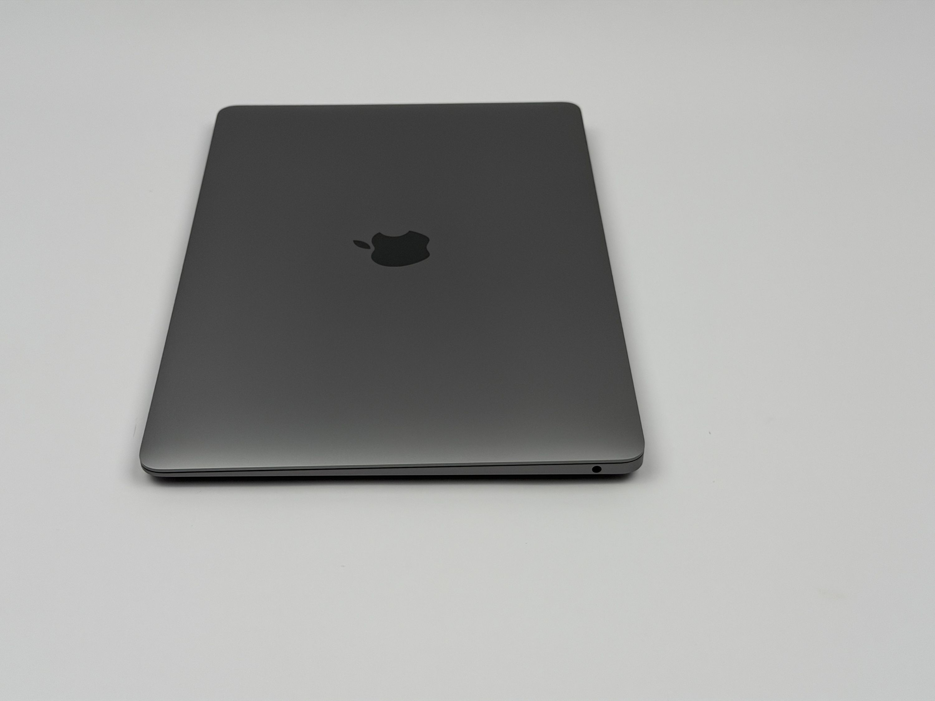 Apple MacBook Air 13,3“ M1 8C CPU 7C GPU 256 GB SSD 8 GB Ram 2020 space grey DEFEKT