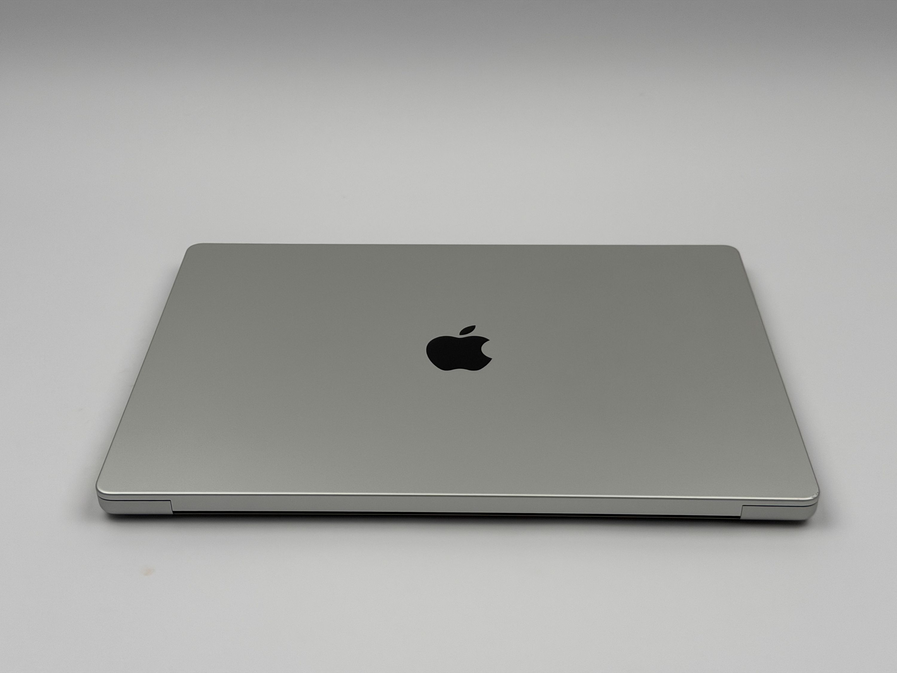 Apple MacBook Pro 16“ M1 MAX 10C CPU 24C GPU 512 GB SSD 32 GB Ram 2021 SILBER