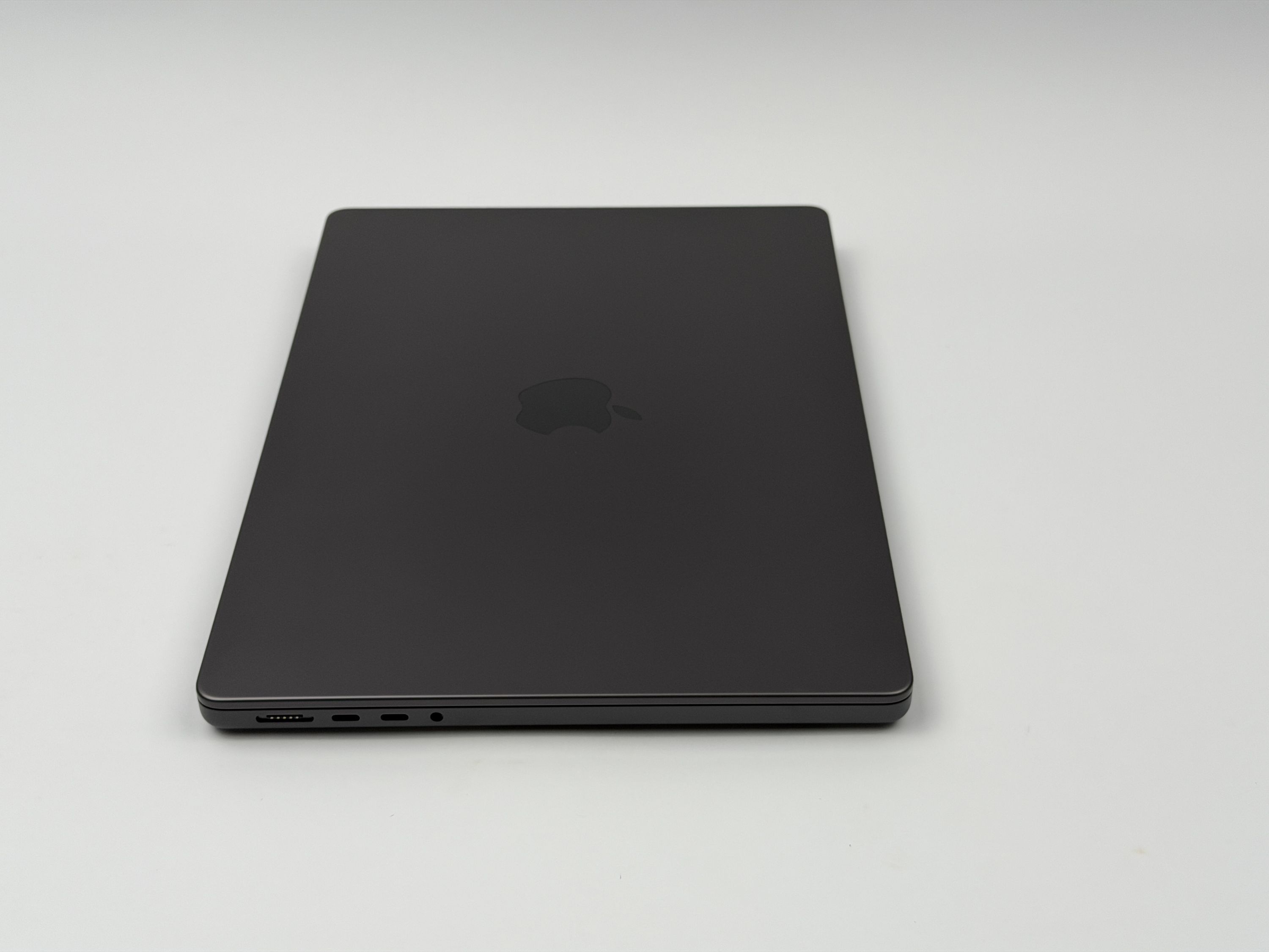 Apple MacBook Pro 14“ M4 10C CPU 10C GPU 512 GB SSD 16 GB Ram 2024 SPACE BLACK