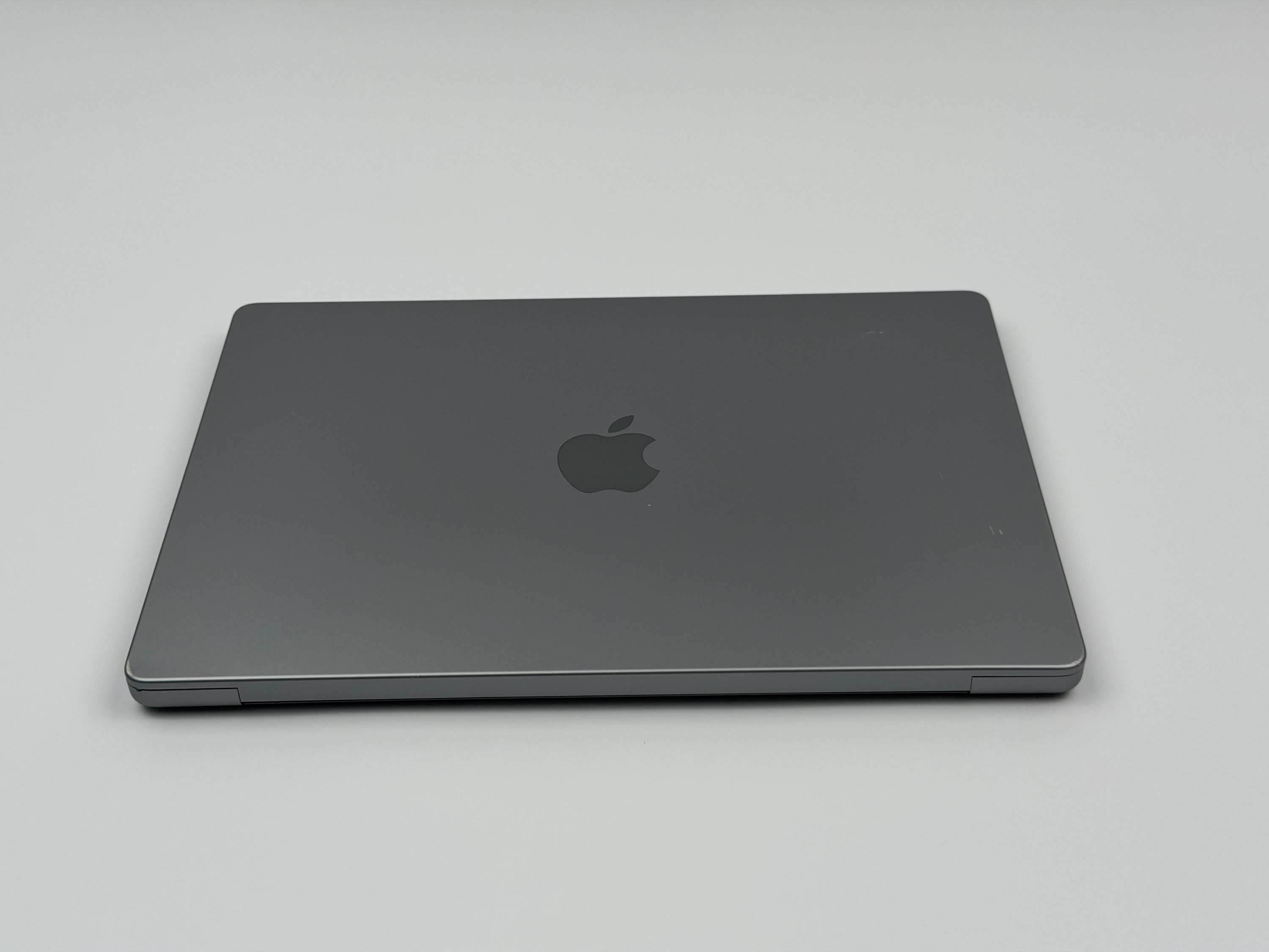Apple MacBook Pro 14“ M3 8C CPU 10C GPU 512 GB SSD 8 GB Ram 2023 SPACE GREY