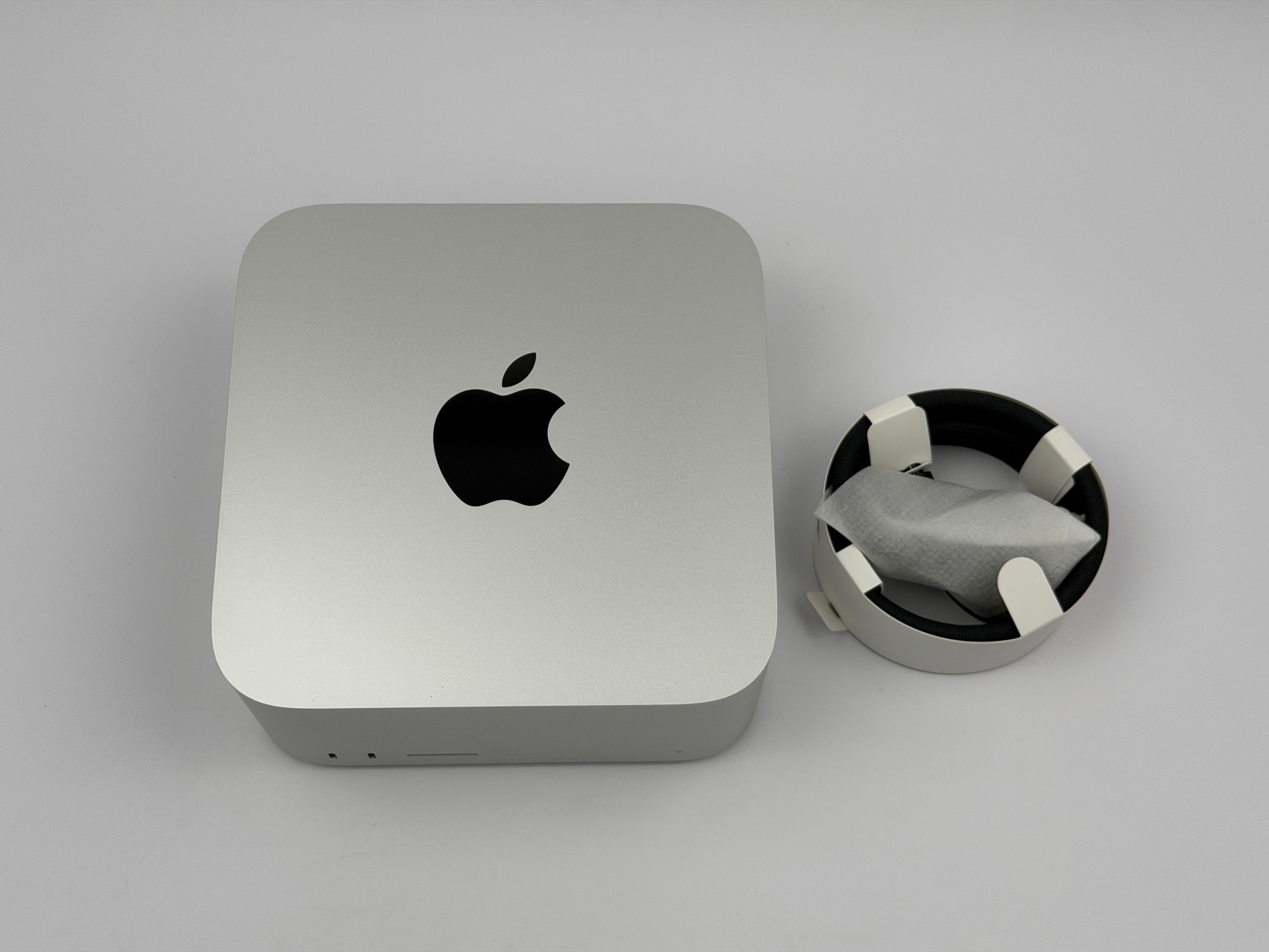 Apple Mac Studio M1 Max 10-Core CPU 24-Core GPU 32GB RAM 1 TB SSD SILBER