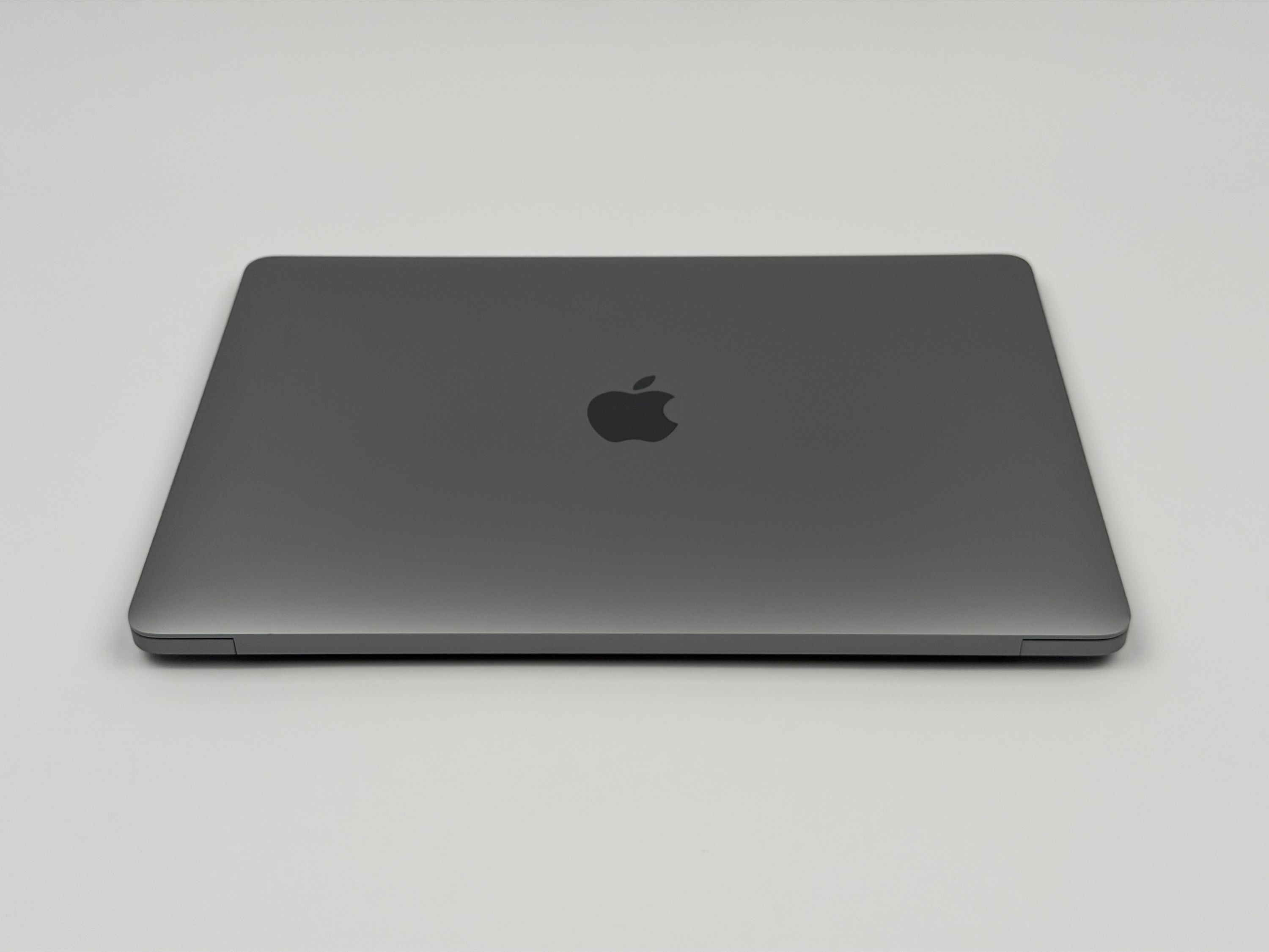 Apple MacBook Air 13,3“ M1 8C CPU 7C GPU 256 GB SSD 8 GB Ram 2020 space grey