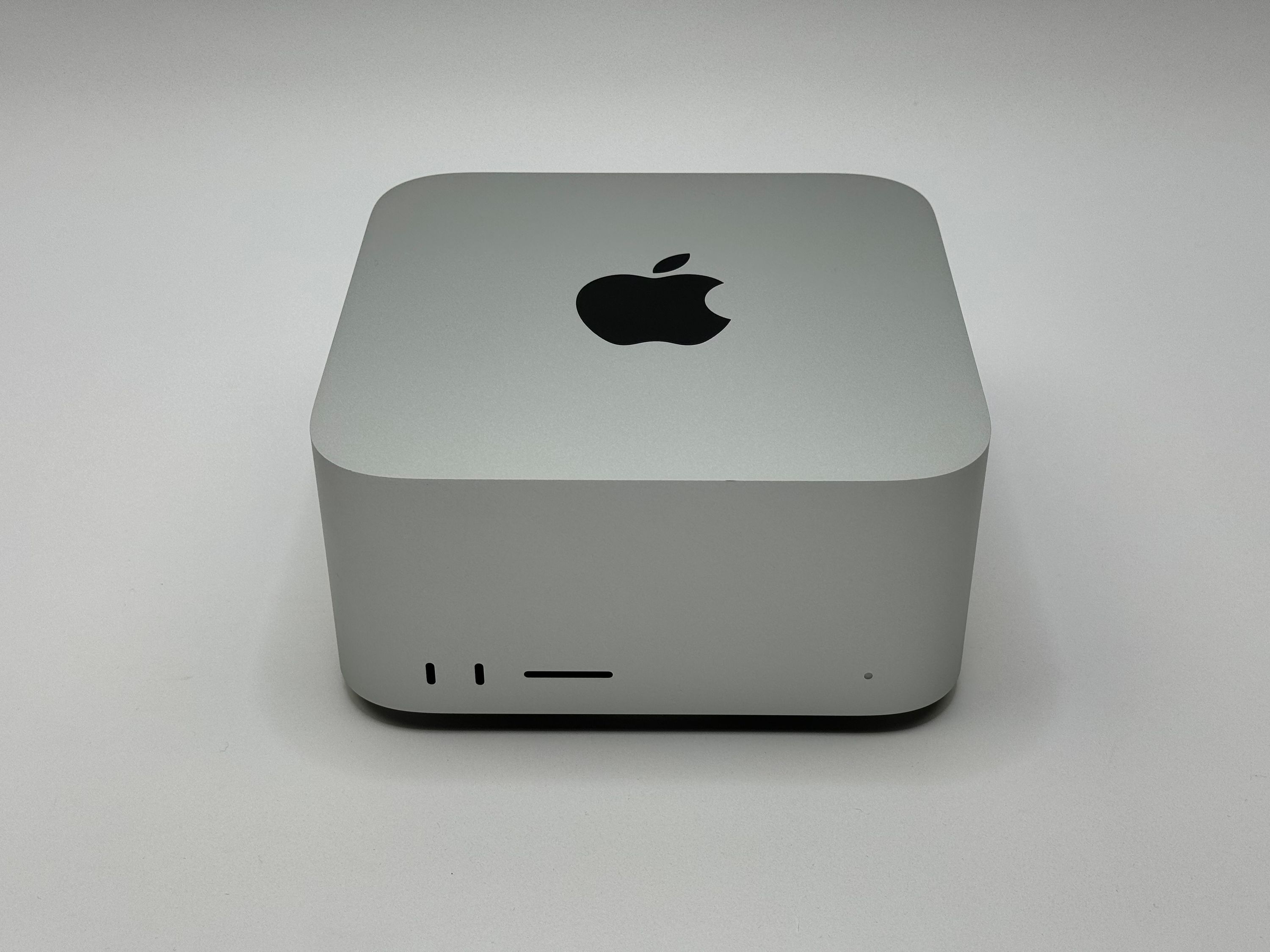 Apple Mac Studio M1 Max 10-Core CPU 32-Core GPU 64 GB RAM 1 TB SSD SILBER