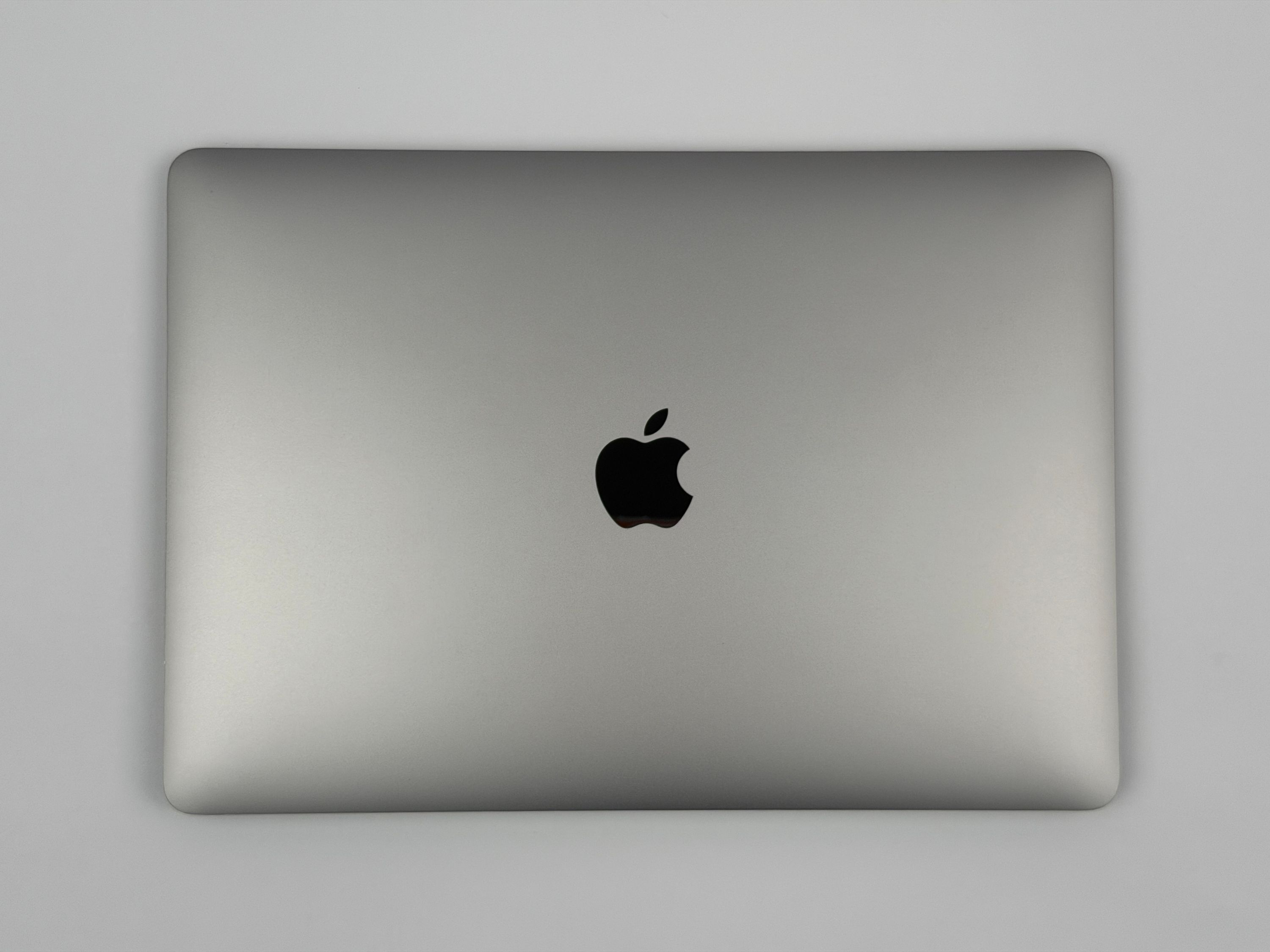 Apple MacBook Air 13,3“ M1 8C CPU 7C GPU 256 GB SSD 8 GB Ram 2020 space grey