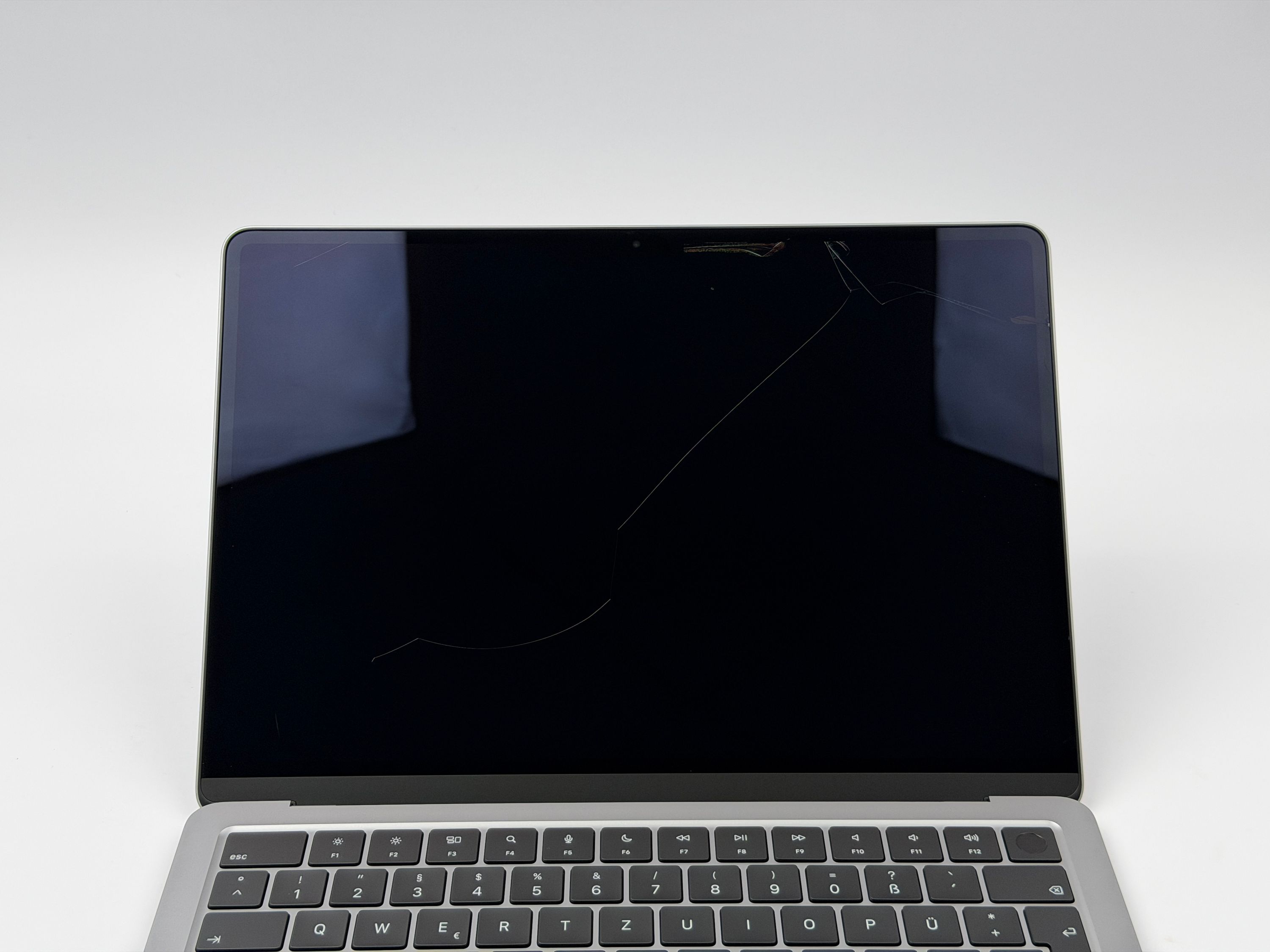Apple MacBook Air 13,3“ M2 8C CPU 8C GPU 512 GB SSD 16 GB 2022 SPACE GREY DISPLAYBRUCH