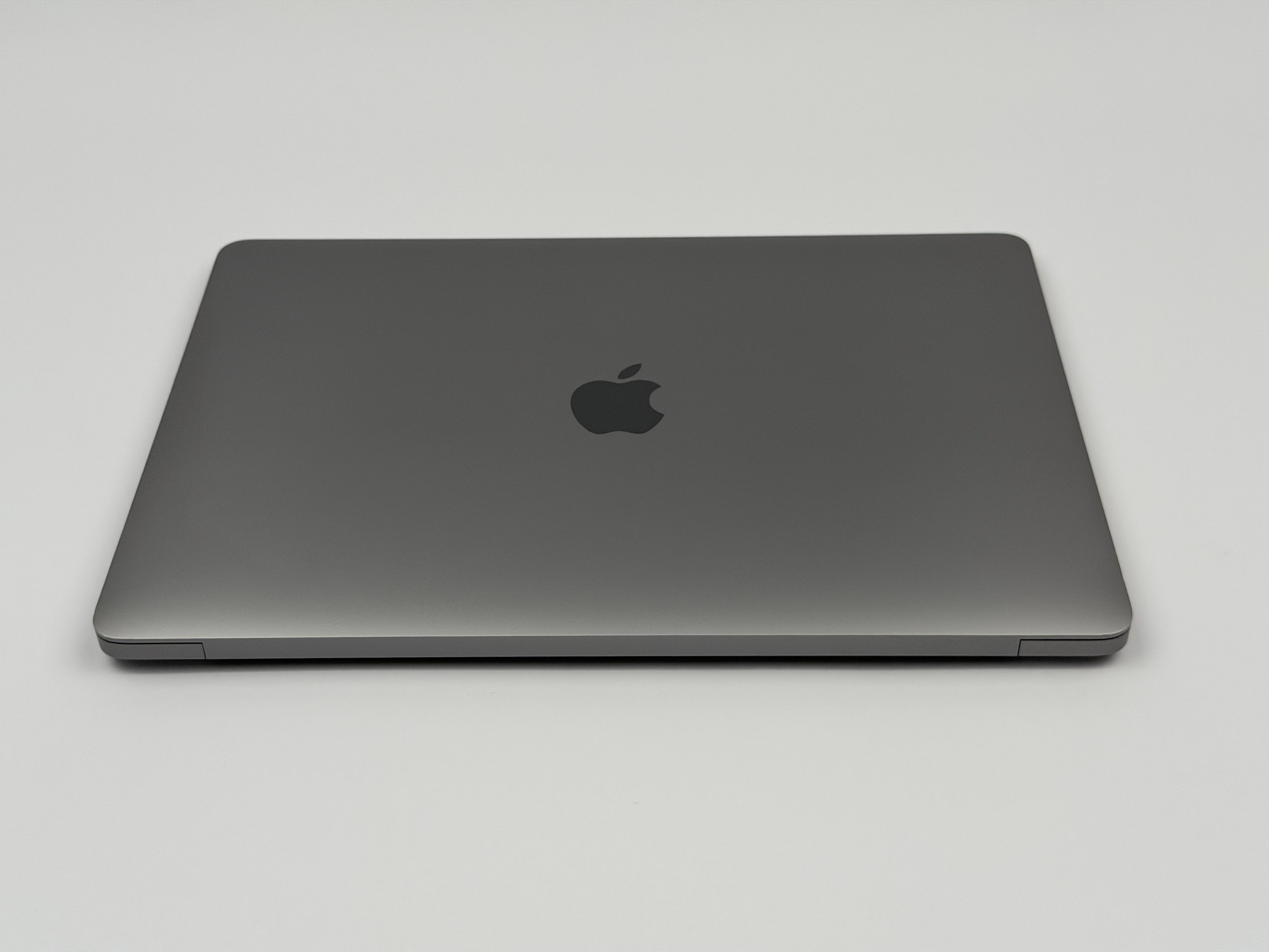 Apple MacBook Air 13,3“ M1 8C CPU 7C GPU 256 GB SSD 8 GB Ram 2020 space grey