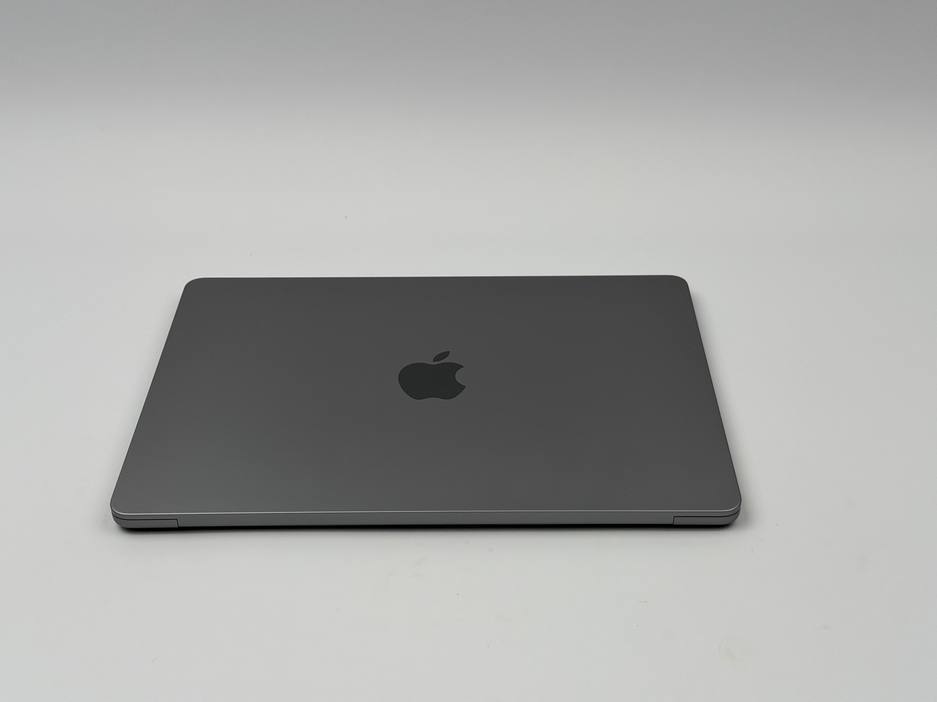 Apple MacBook Air 13,3“ M2 8C CPU 8C GPU 512 GB SSD 16 GB 2022 SPACE GREY DISPLAYBRUCH